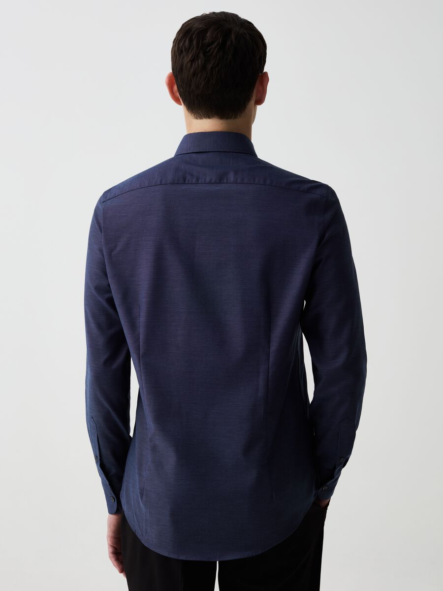Slim-fit no-iron shirt with micro weave_2