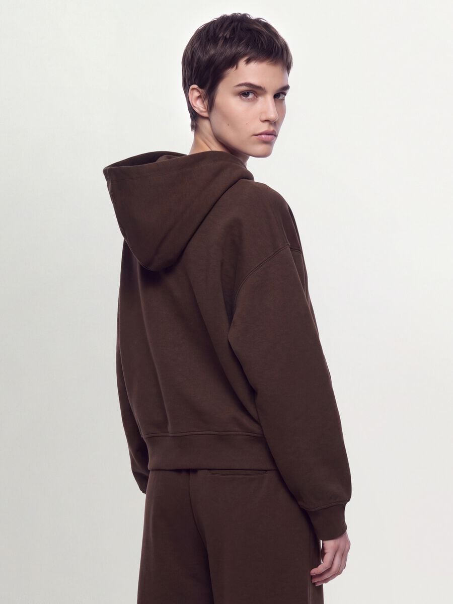 Brauner Hoodie aus elastischem Modal in Regular Fit_3