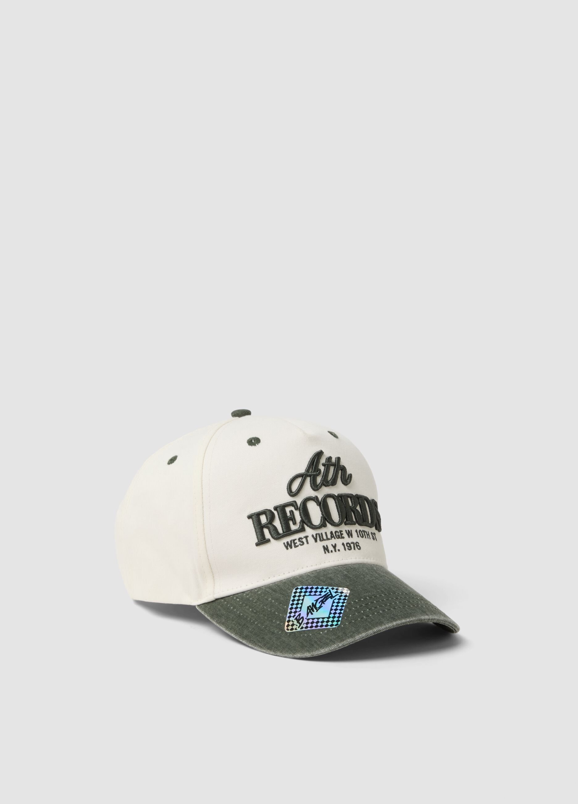 Bon&eacute; de basebol branco em algod&atilde;o puro