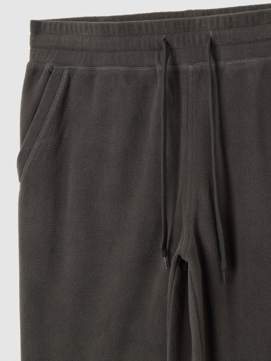 Graue Fleece-Hose mit regulärer Passform und elastischem Bund_5