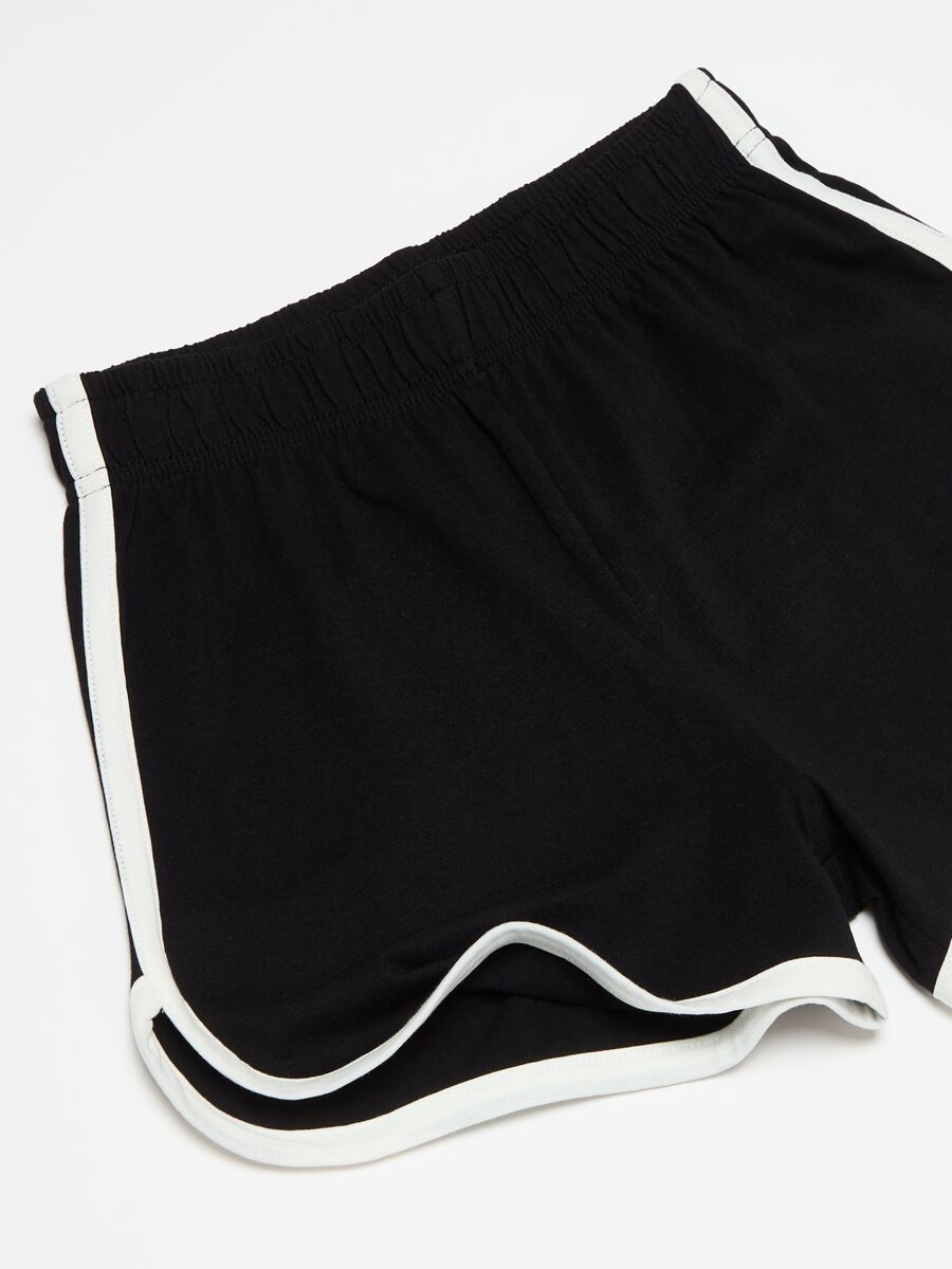 Jersey shorts with contrasting edging_2