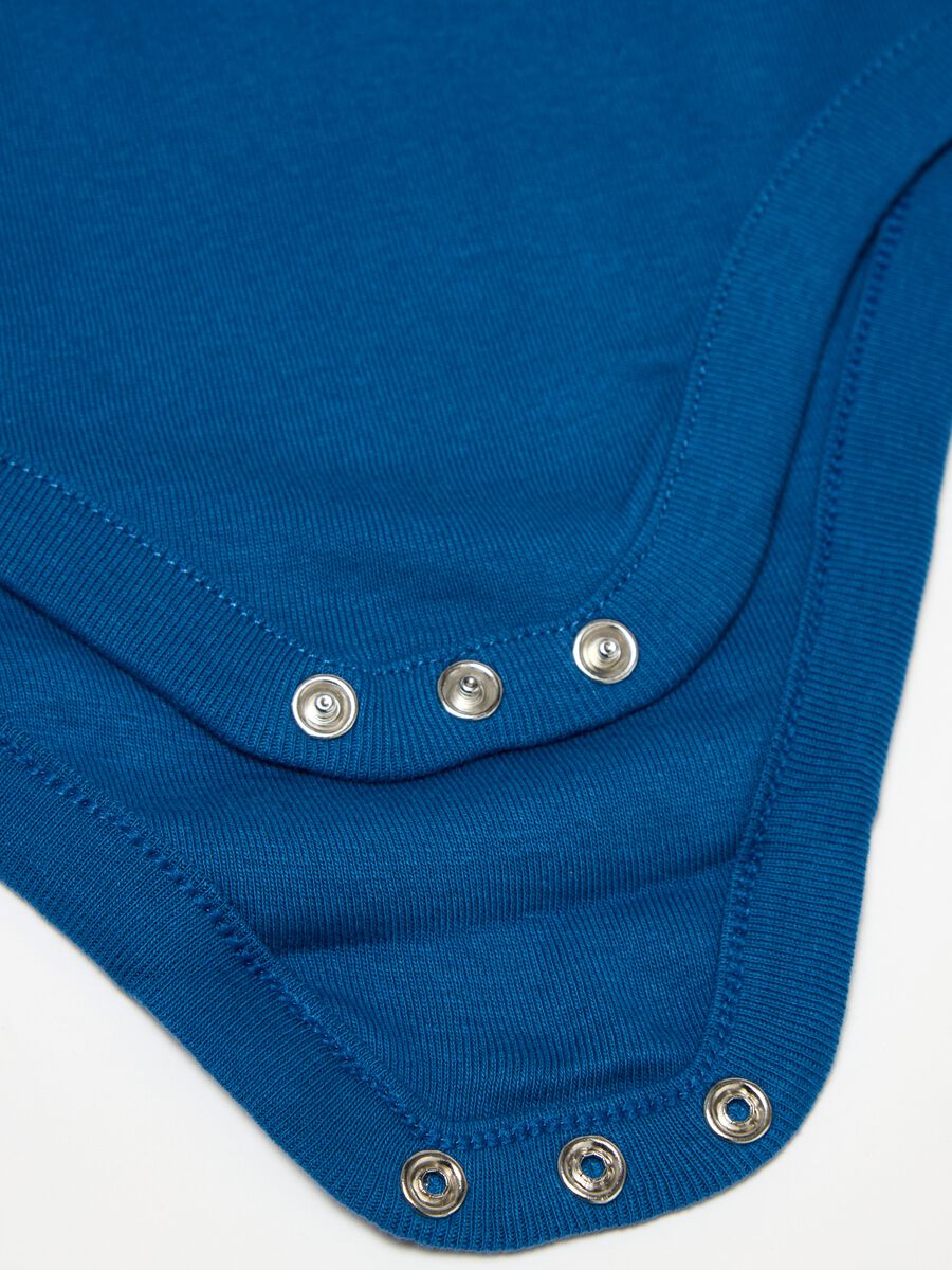 Three-pack sleeveless bodysuits in organic cotton_2