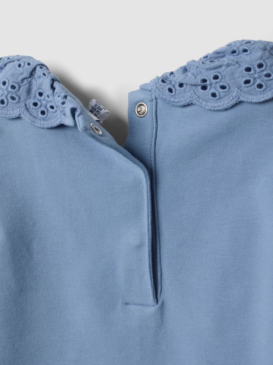 Blue stretch organic cotton top with broderie anglaise collar_3