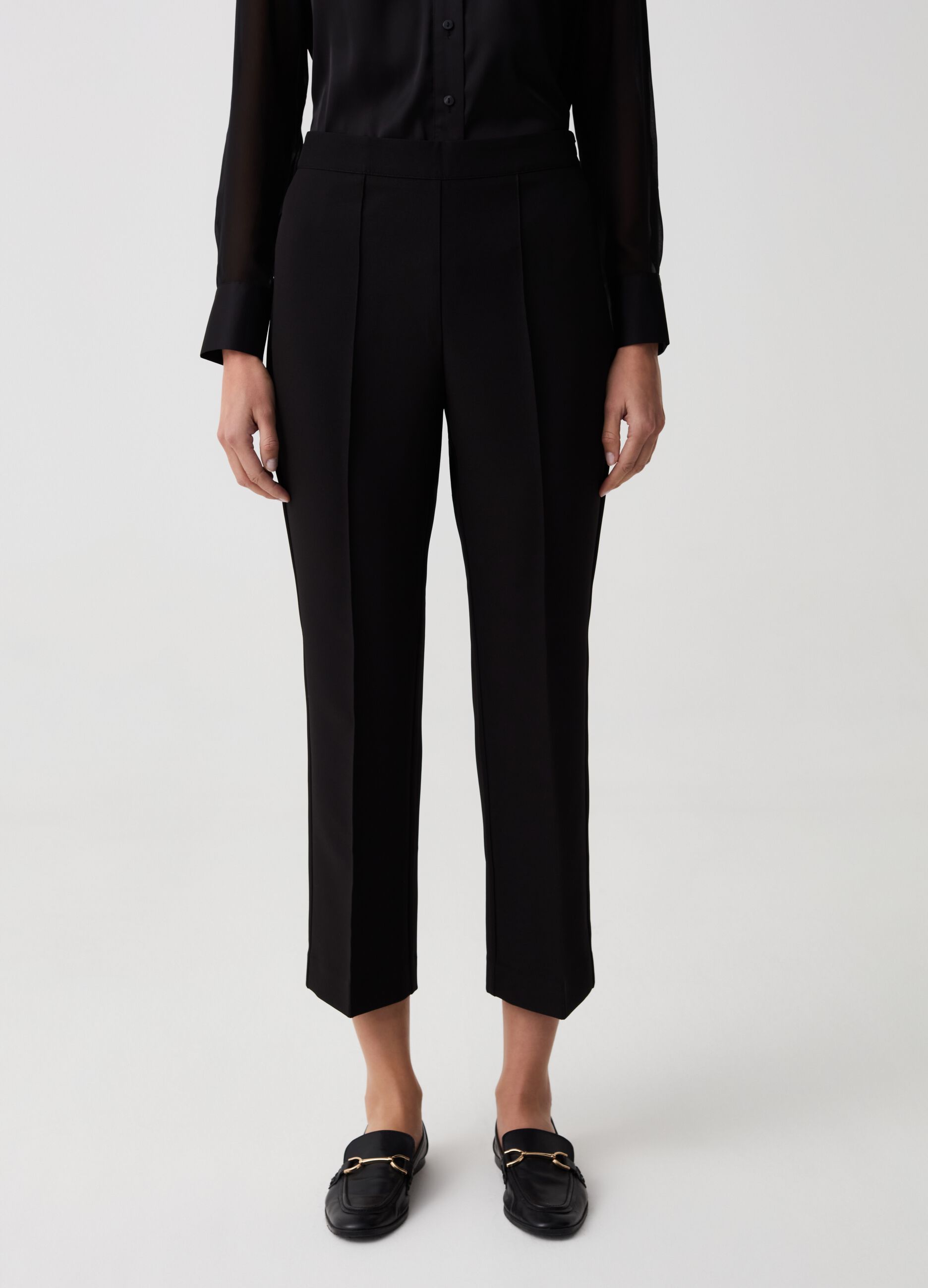 Ankle-fit trousers with raised stitching