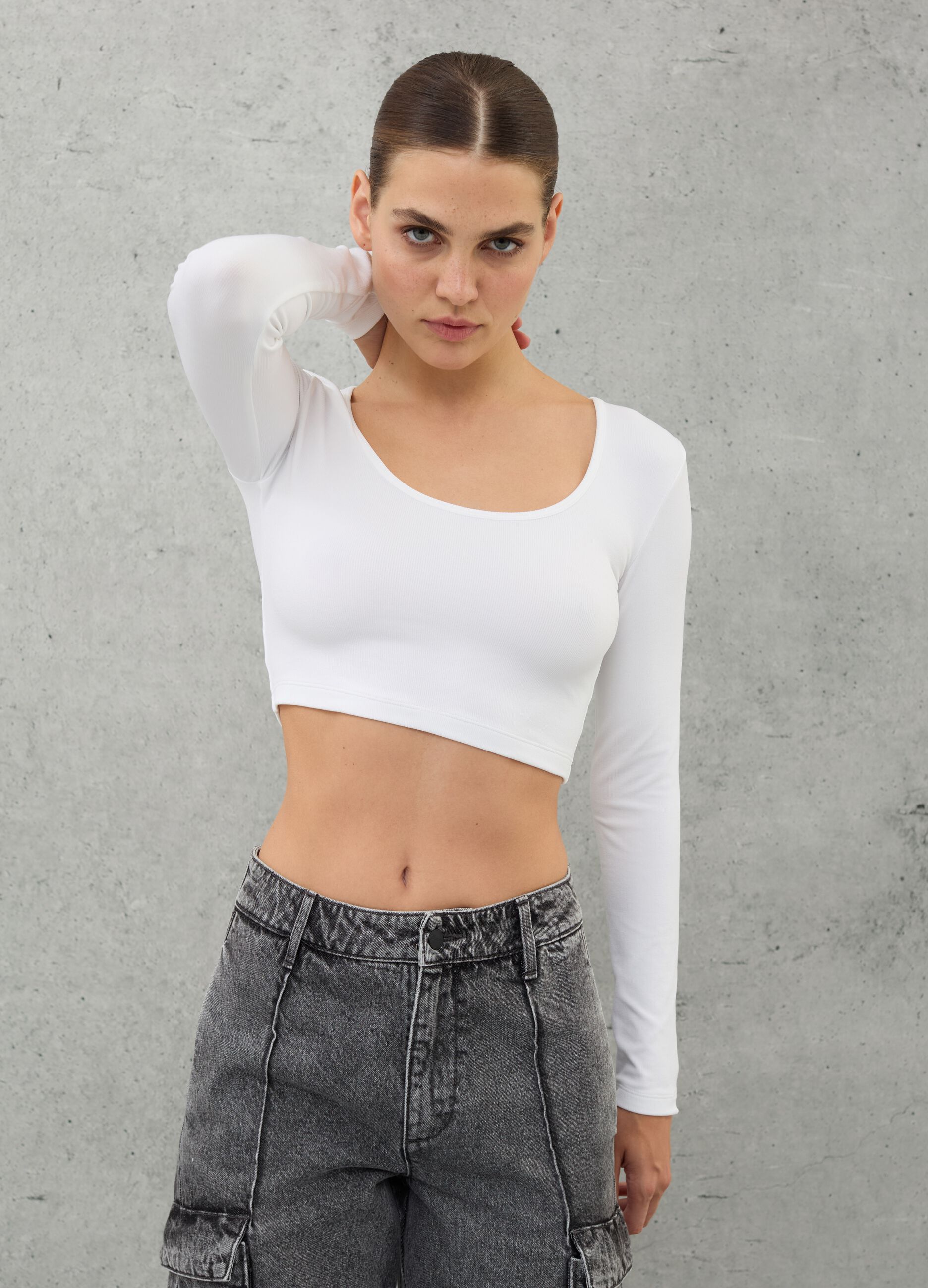 Cut Out Crop Long-sleeved White