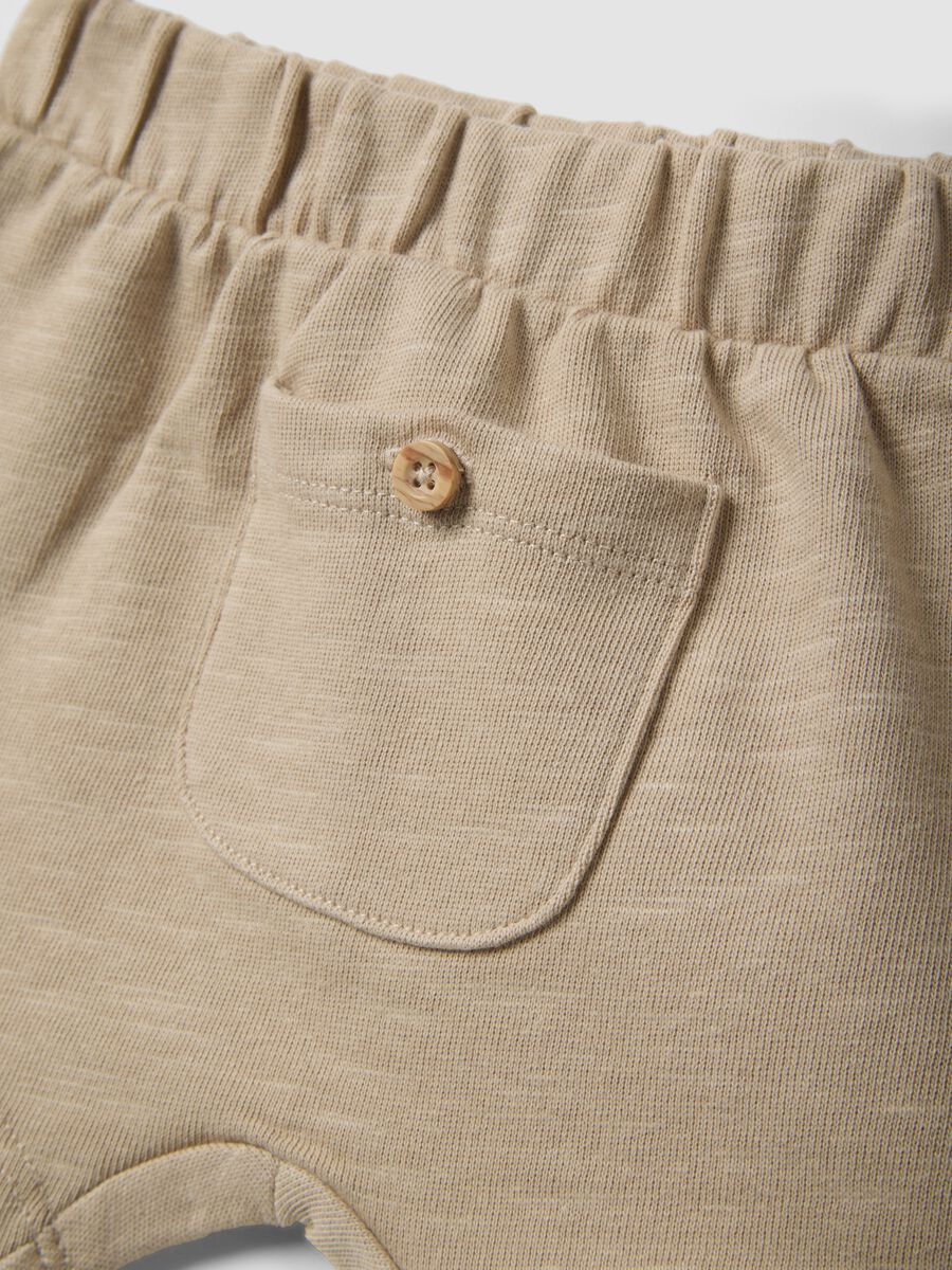 Beige organic cotton newborn set with relaxed fit_2