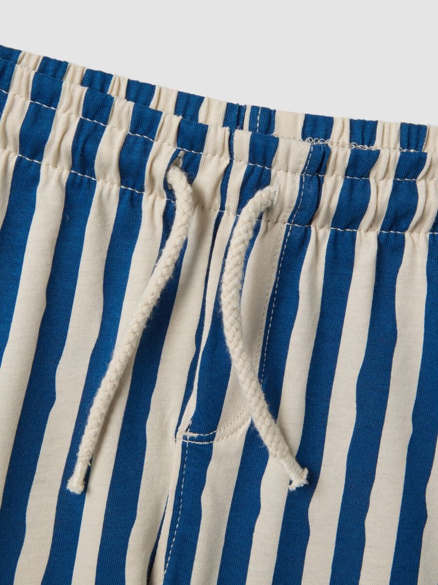 Shorts blu e bianco a righe in cotone organico per bimbo regular fit_2