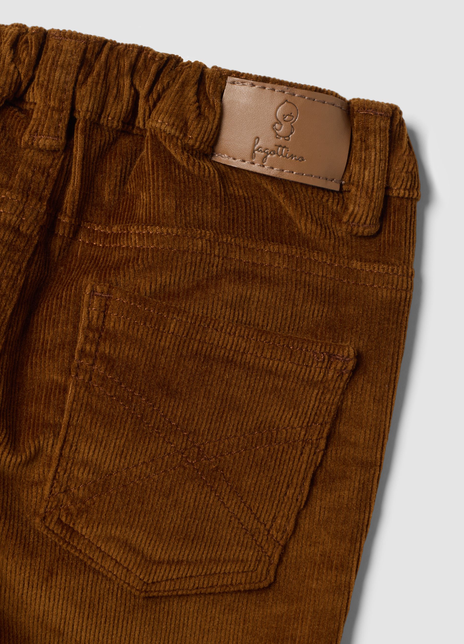 Pantaloni marroni in cotone elasticizzato a coste