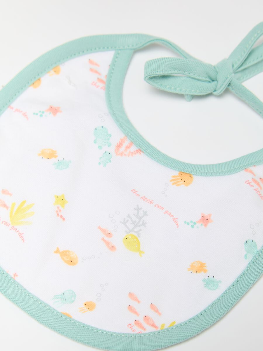 Two-pack bibs in organic cotton with sea motif_1