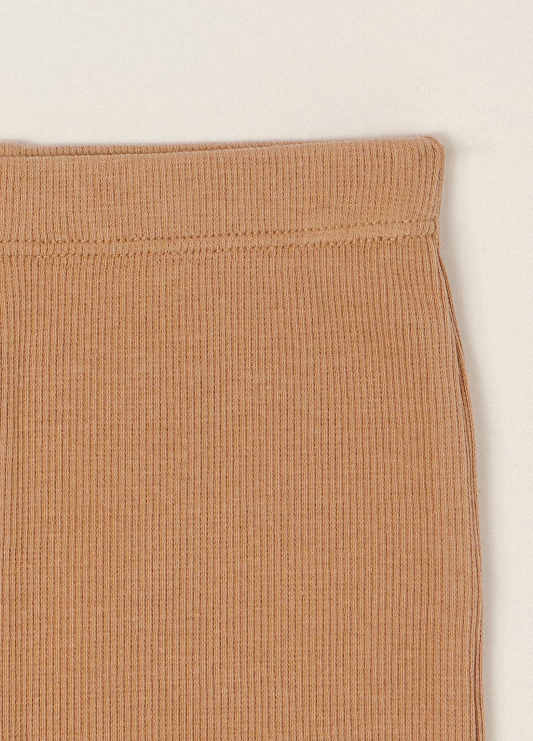 Beiges Baby-M&auml;dchen-Set aus reiner Baumwolle mit Blumenprint