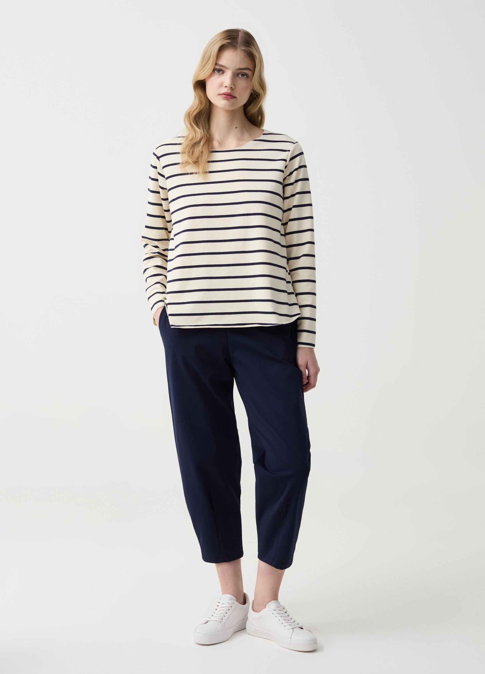 Carrot-fit cropped trousers
