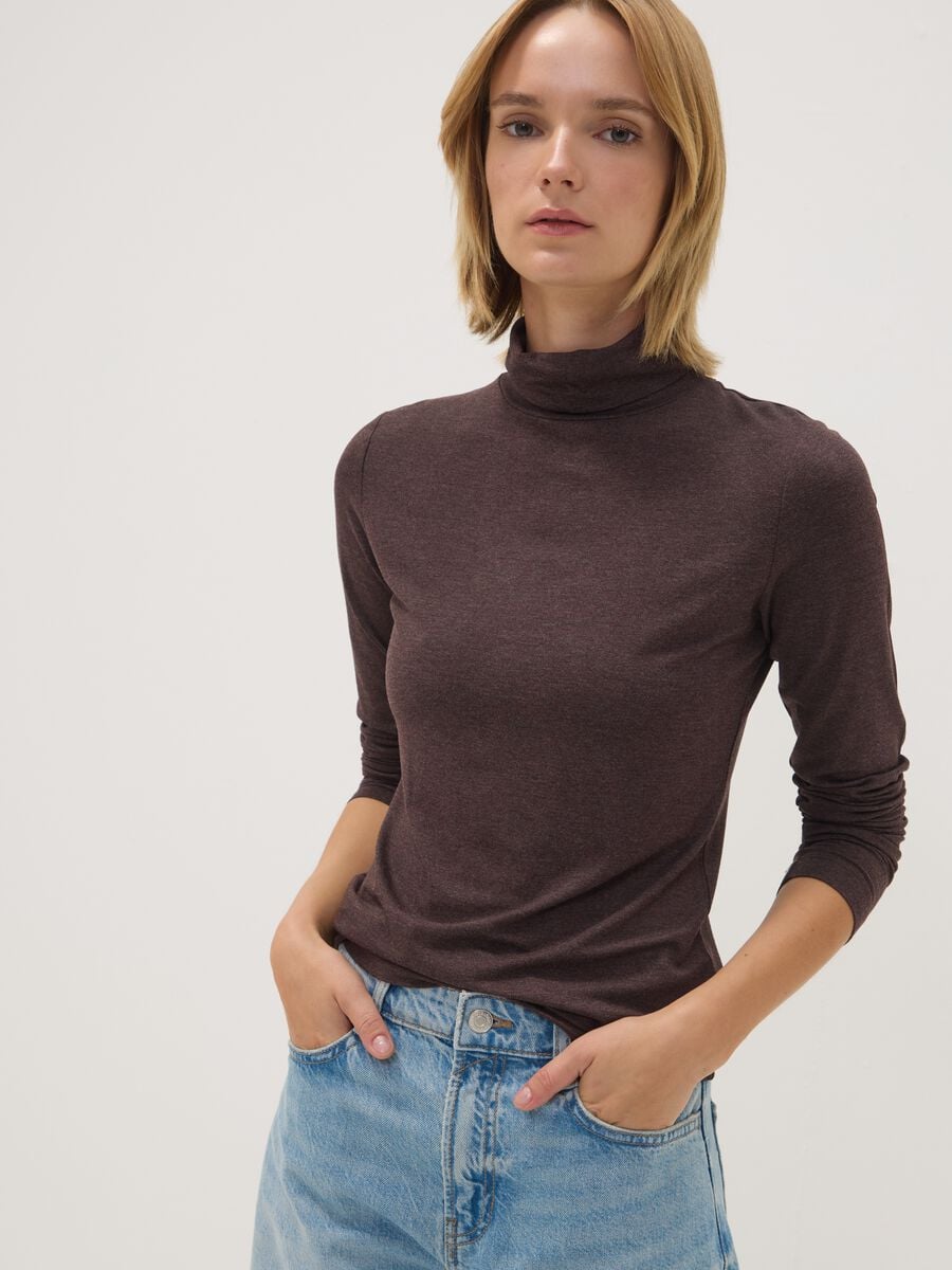 Braunes Shirt aus elastischer Viskose mit Stehkragen, Regular Fit_1