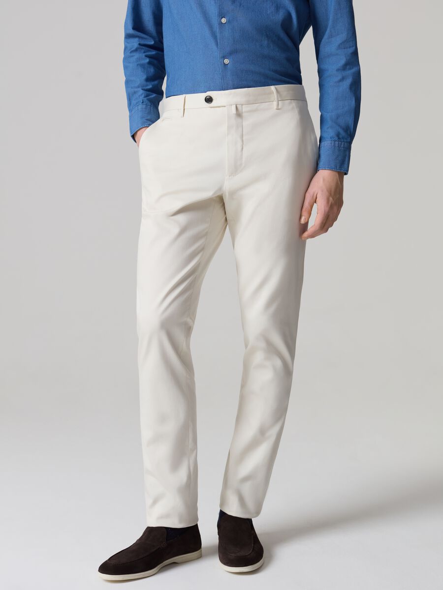 Contemporary City chino trousers with five pockets_1