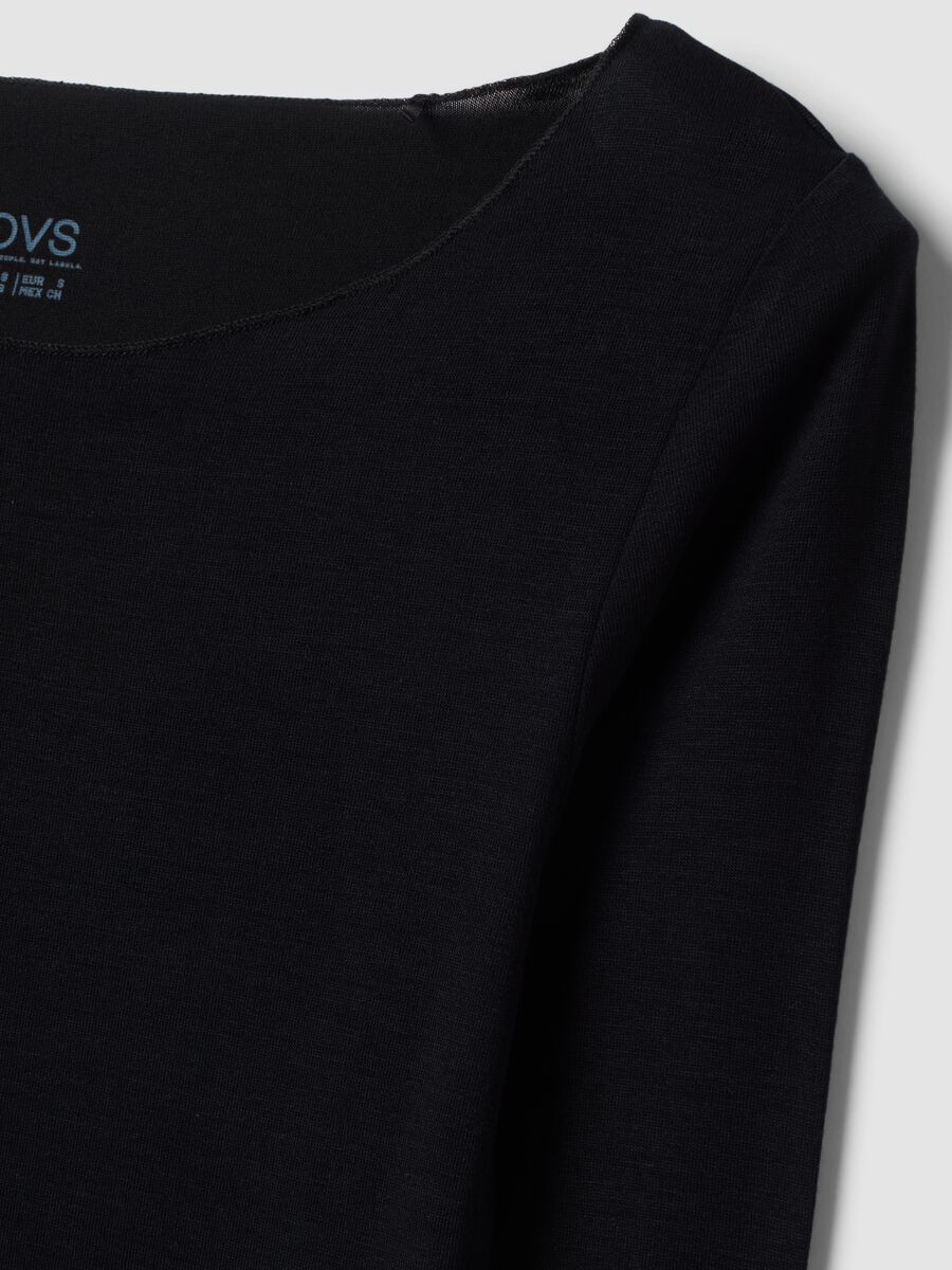 &Mu;&alpha;ύ&rho;&omicron; T-shirt &alpha;&pi;ό &epsilon;&lambda;&alpha;&sigma;&tau;&iota;&kappa;ό modal &mu;&epsilon; &sigma;&tau;&rho;&omicron;&gamma;&gamma;&upsilon;&lambda;ή &lambda;&alpha;&iota;&mu;ό&kappa;&omicron;&psi;&eta;, &kappa;&alpha;&nu;&omicron;&nu;&iota;&kappa;ή &gamma;&rho;&alpha;&mu;&mu;ή_1