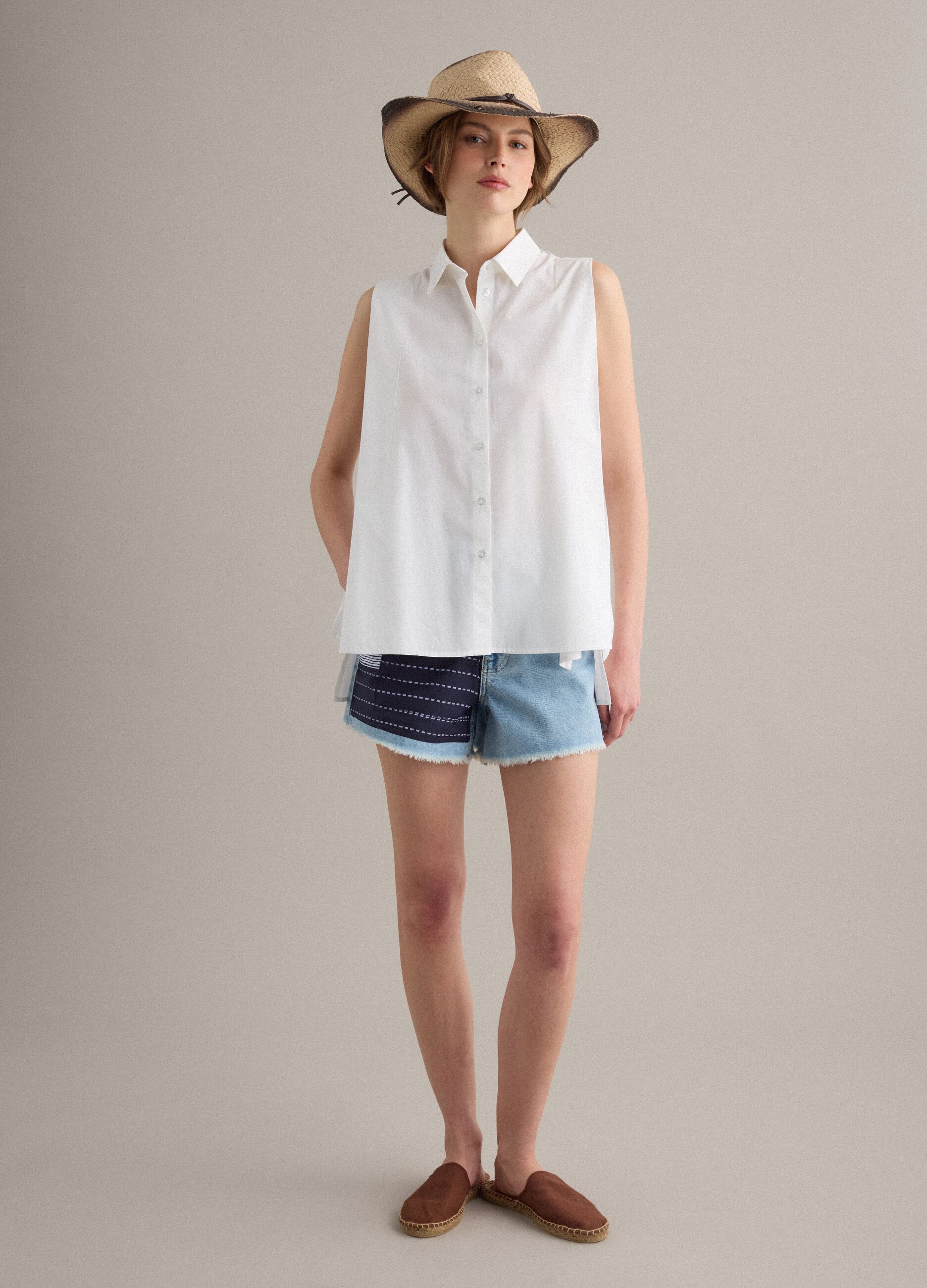 Sandalias marrones estilo espadrillas