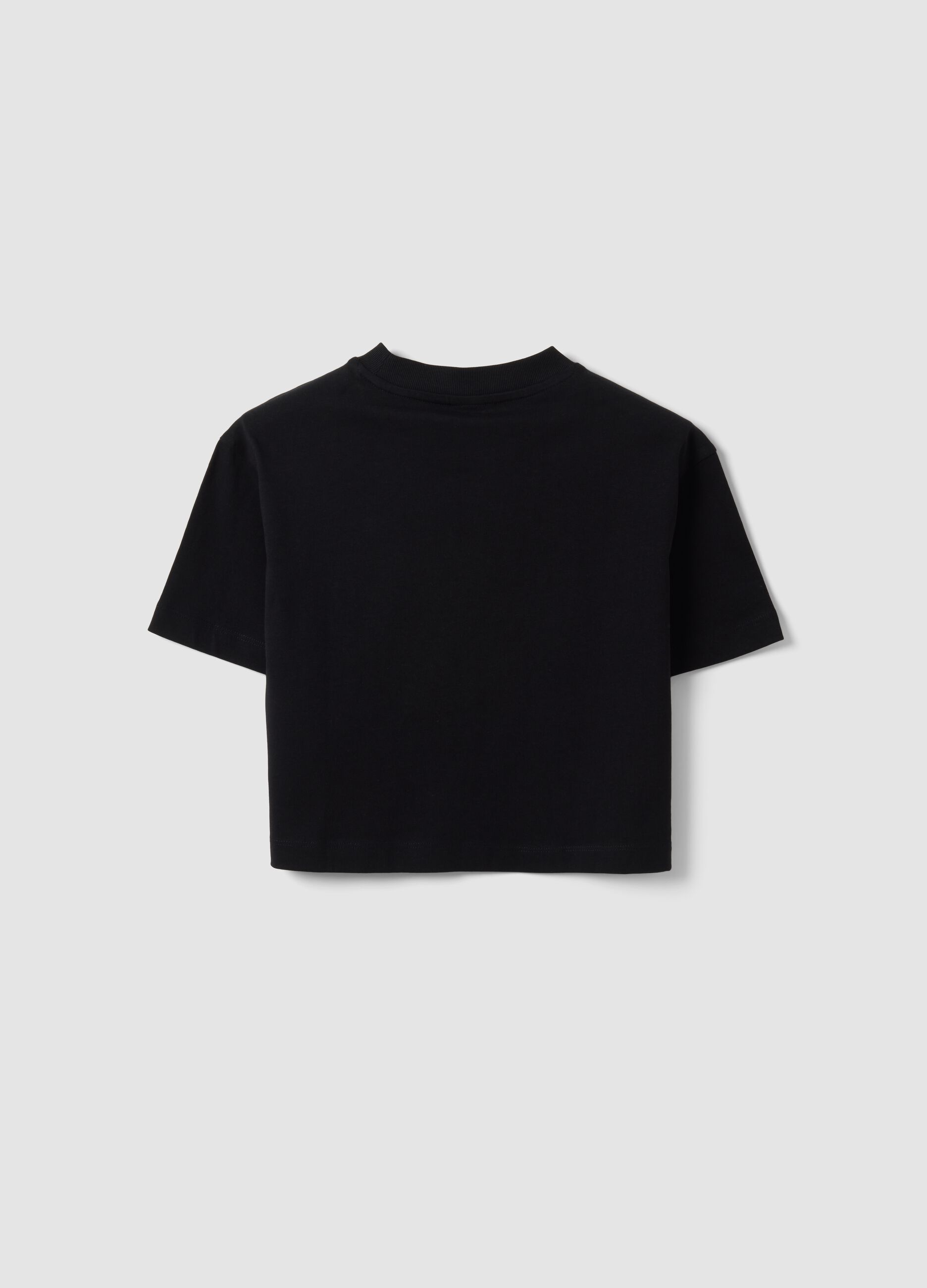 T-shirt preta cropped em algod&atilde;o puro para rapariga com estrelas aplicadas
