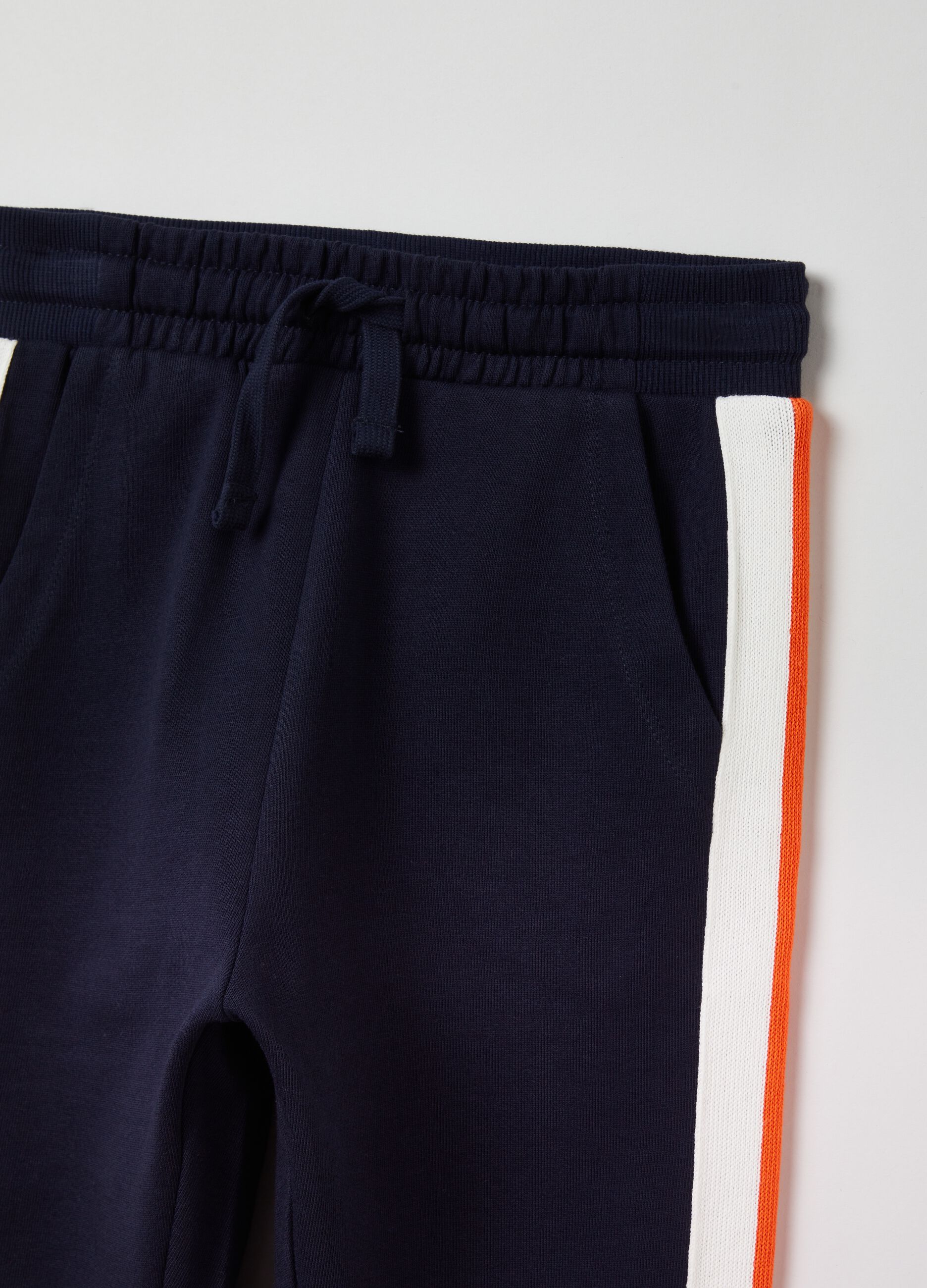 Joggers with drawstrings and contrasting bands_2