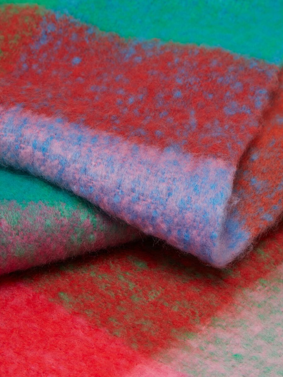 Multicoloured check scarf with fringing_3