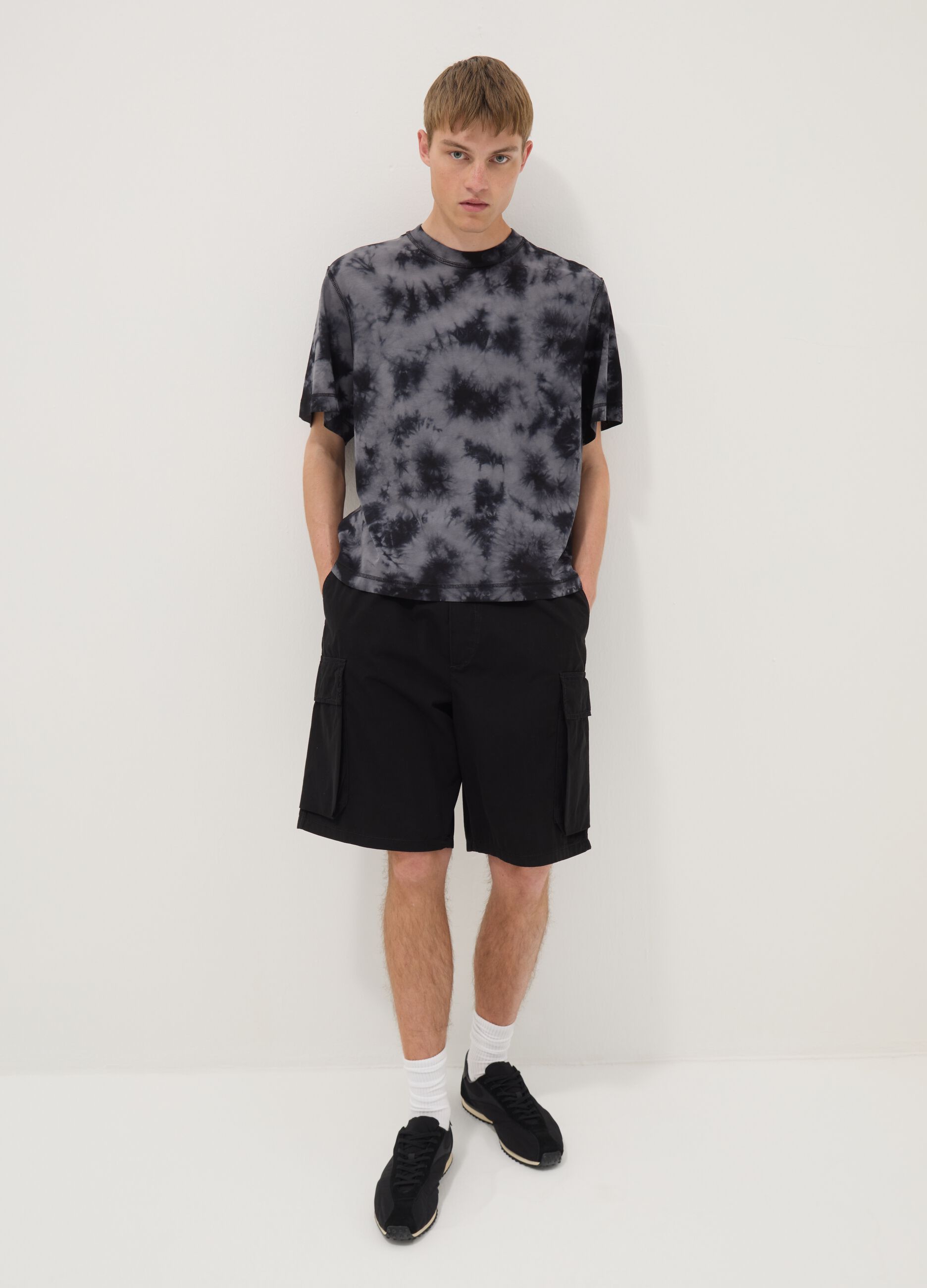 Black cotton cargo Bermuda shorts &ndash; baggy fit