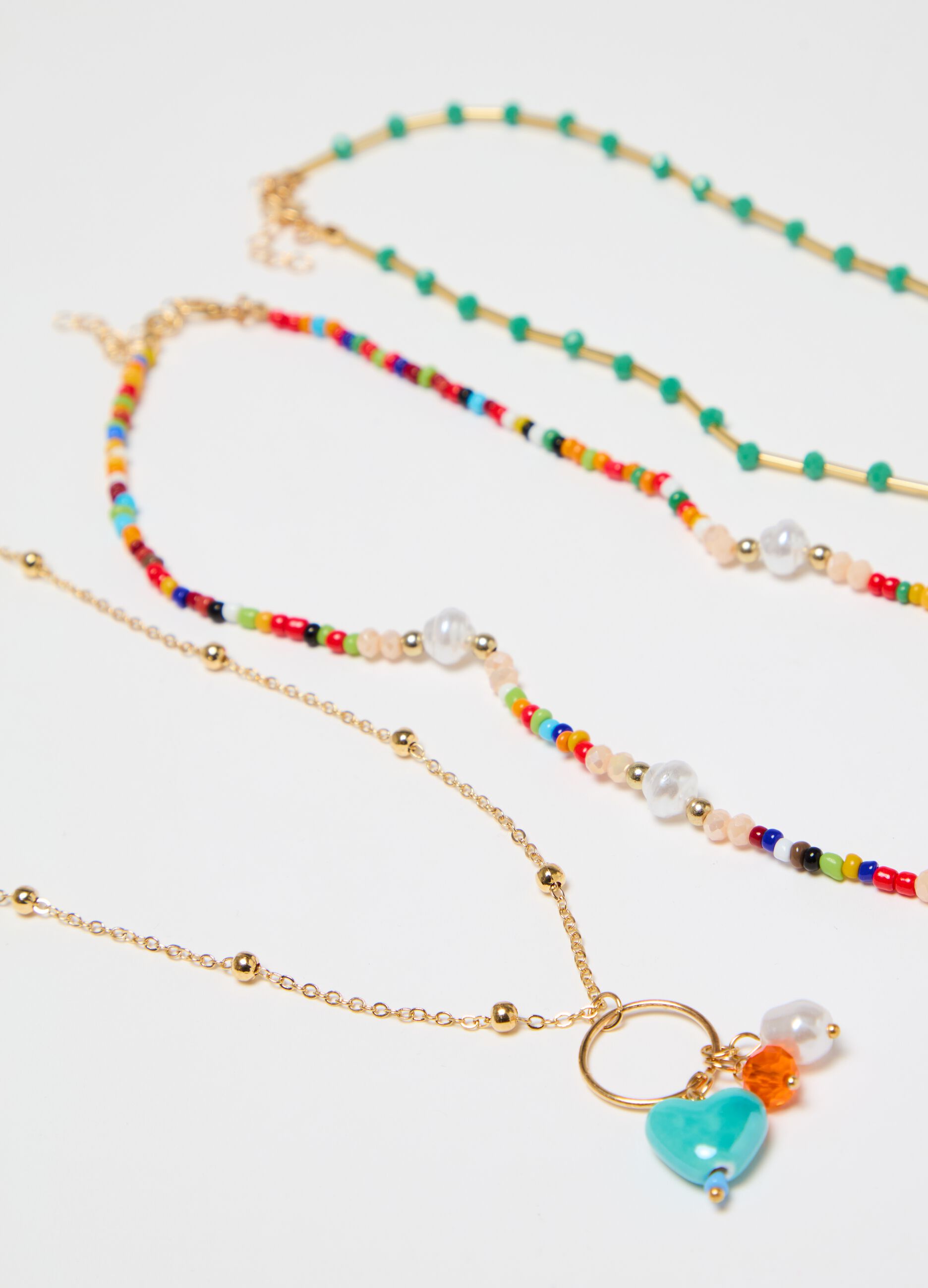 Three-pack necklaces with coloured beads