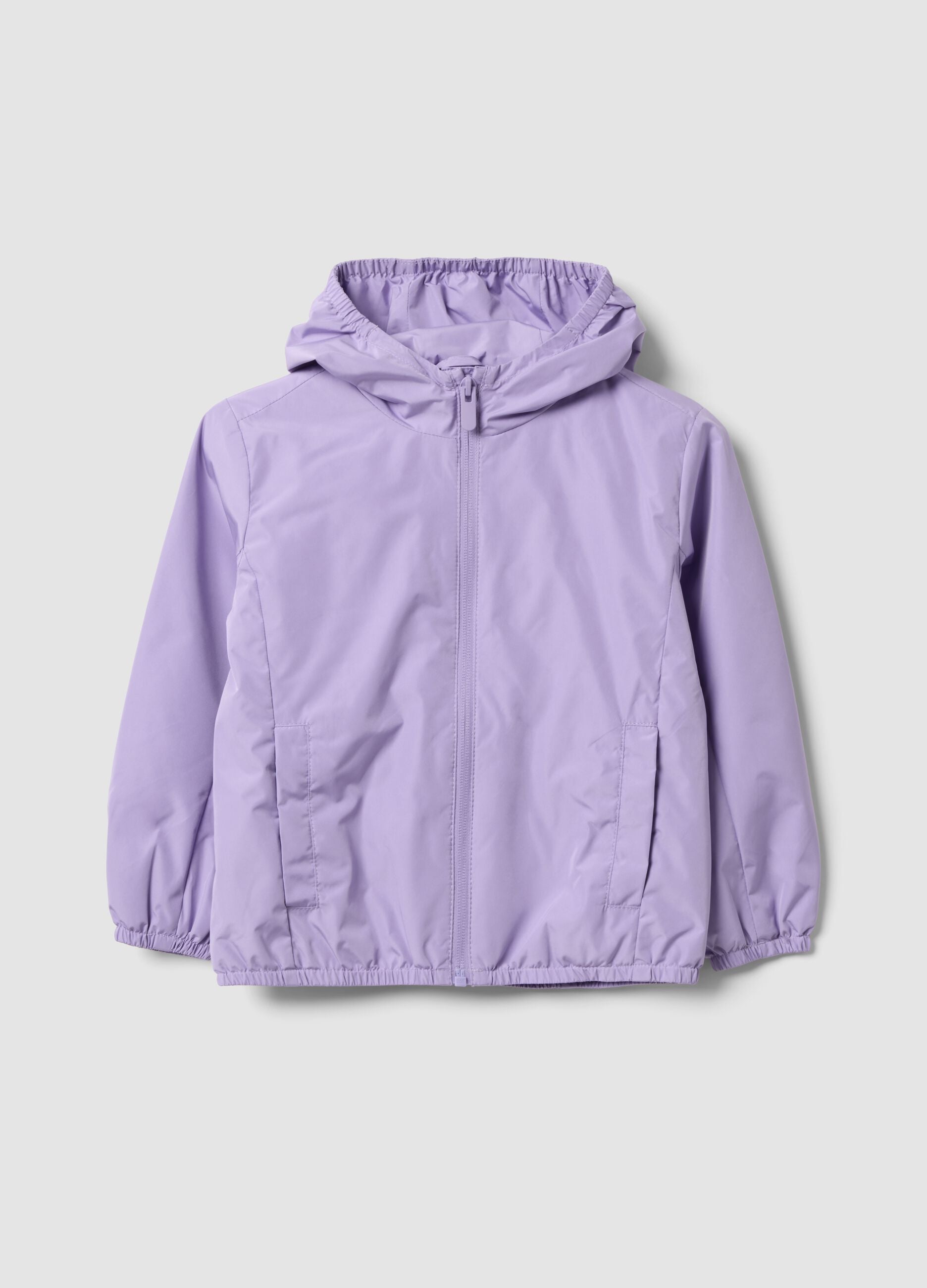 Casaco imperme&aacute;vel roxo com capuz e fecho de correr para menina, corte regular
