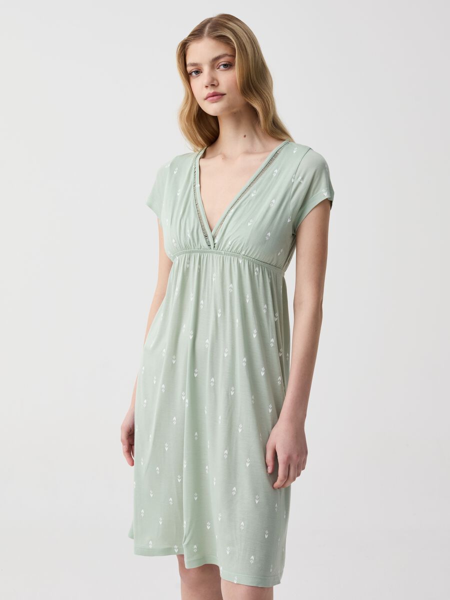 Empire-style nightdress with print_0