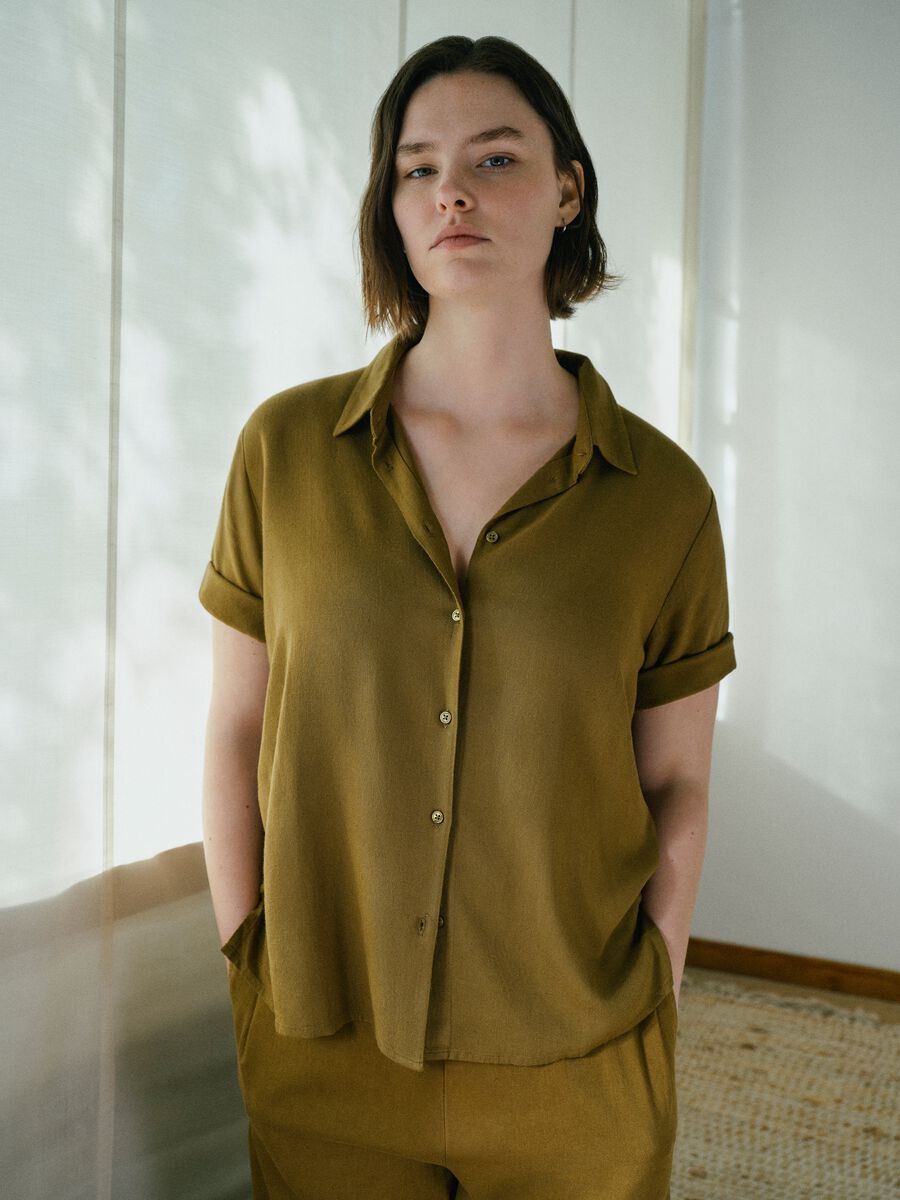 Zelena ko&scaron;ulja od mje&scaron;avine viskoze i lana, regular kroj_1