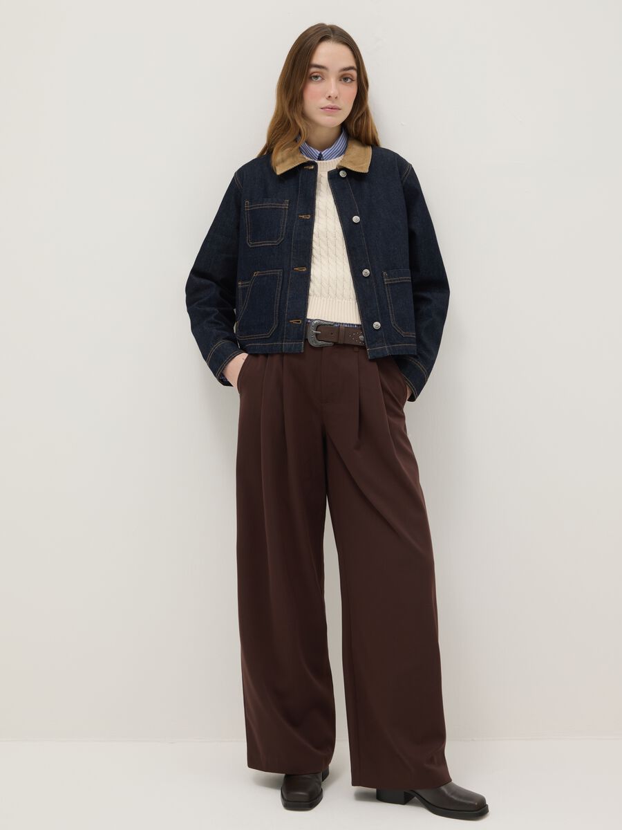 Regular Fit-Jacke aus blauem Baumwollstoff mit kontrastierendem Kragen und Taschen_1