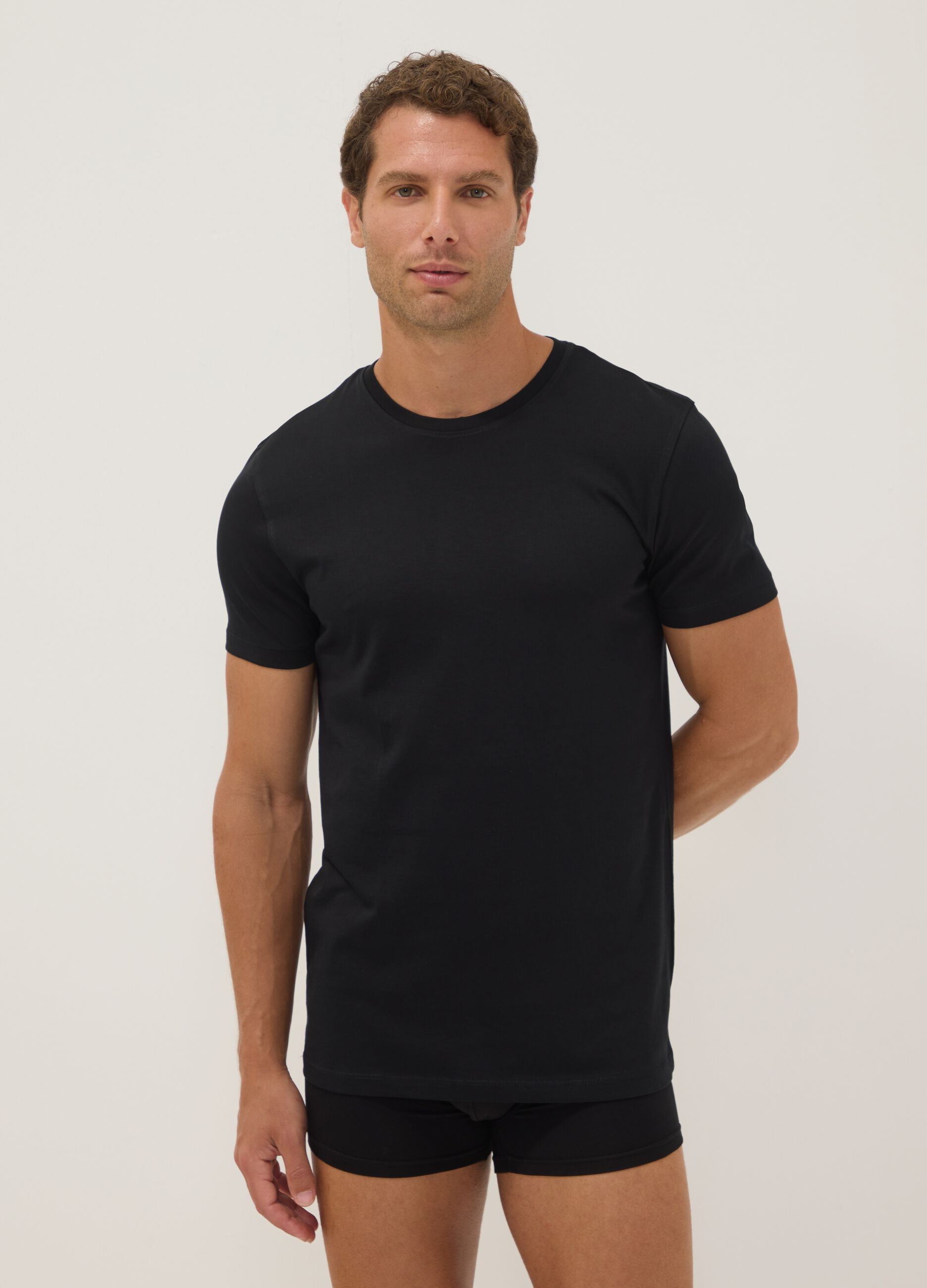 Black crew-neck T-shirt in pure Supima cotton, regular fit