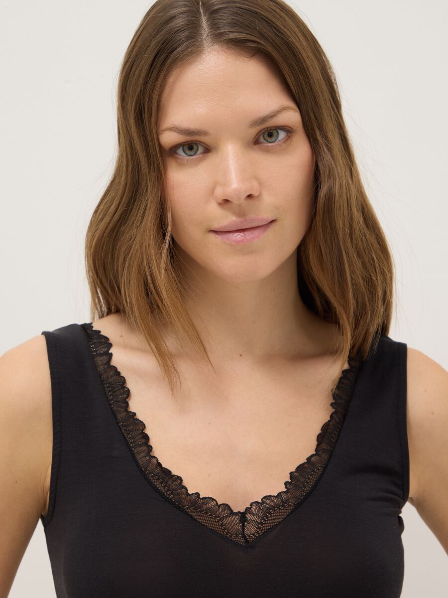 Black regular fit vest with lace_1