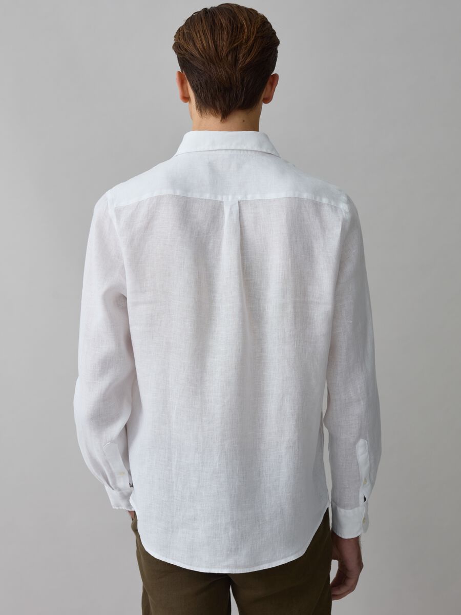 Camicia regular fit in lino button-down_2