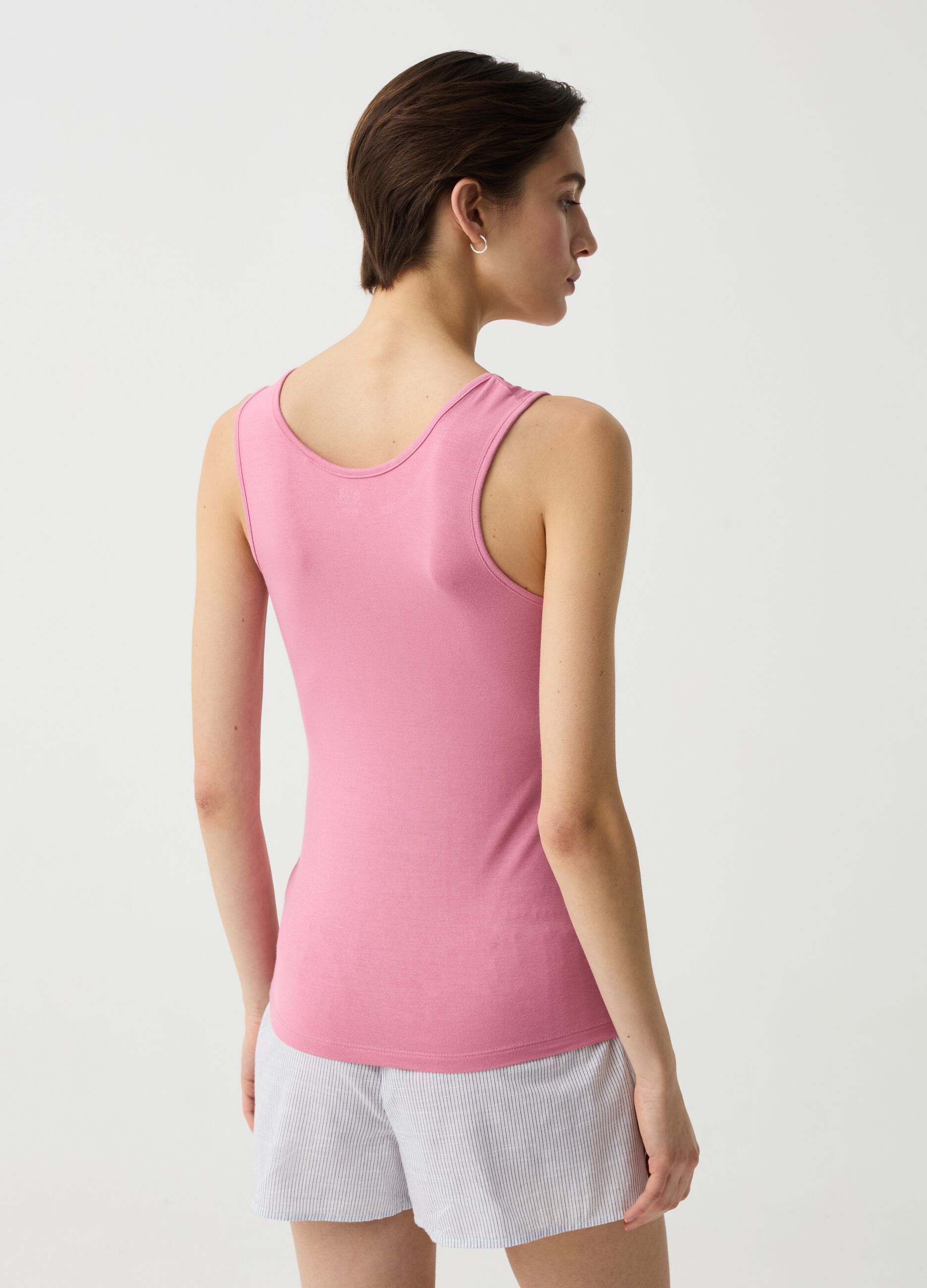 Vest with round neck and wide straps