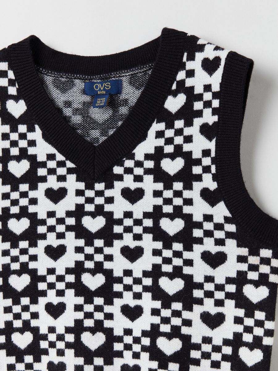 Chequered waistcoat with jacquard hearts_2