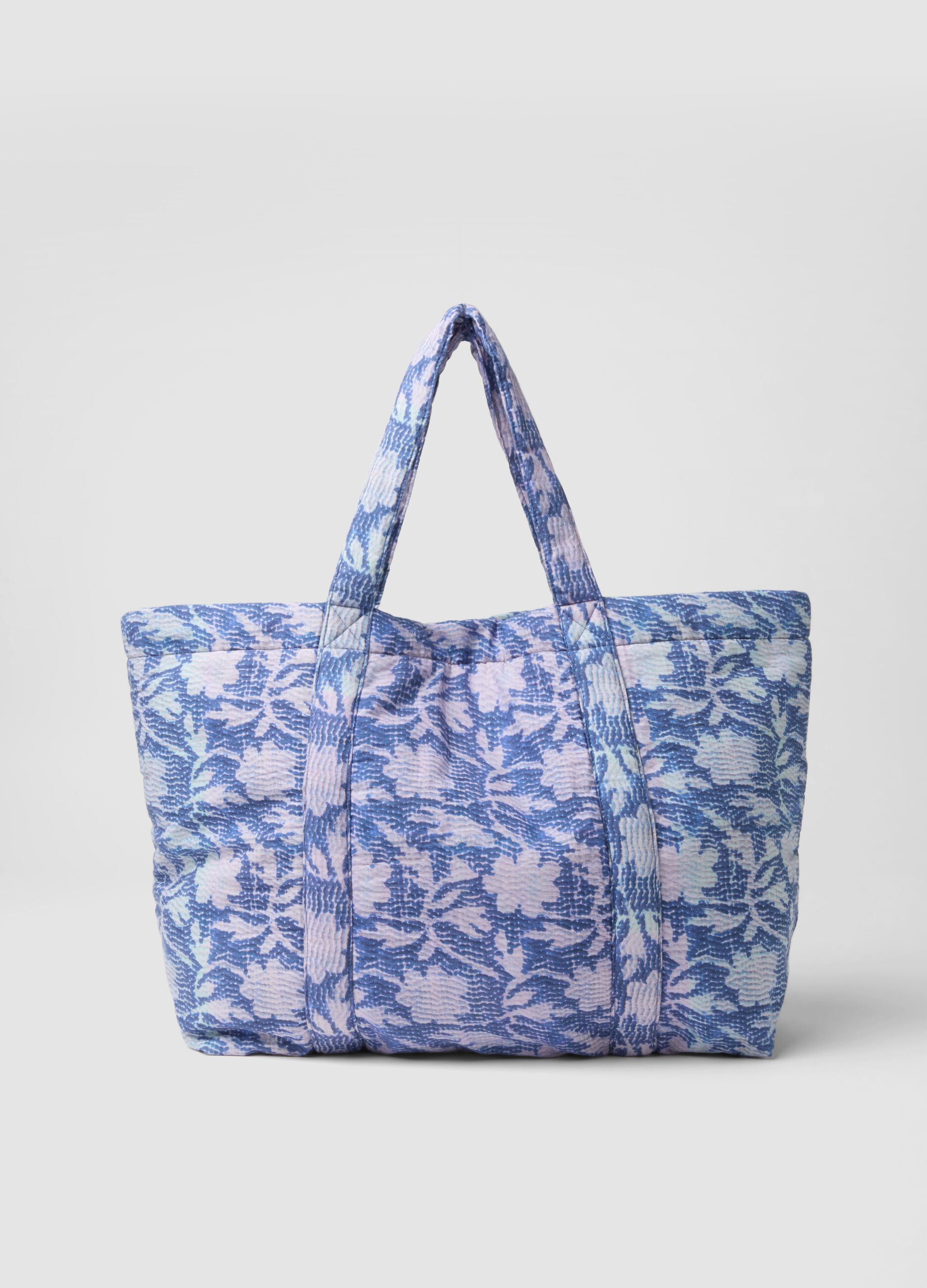 Blue quilted pure cotton beach bag with floral pattern