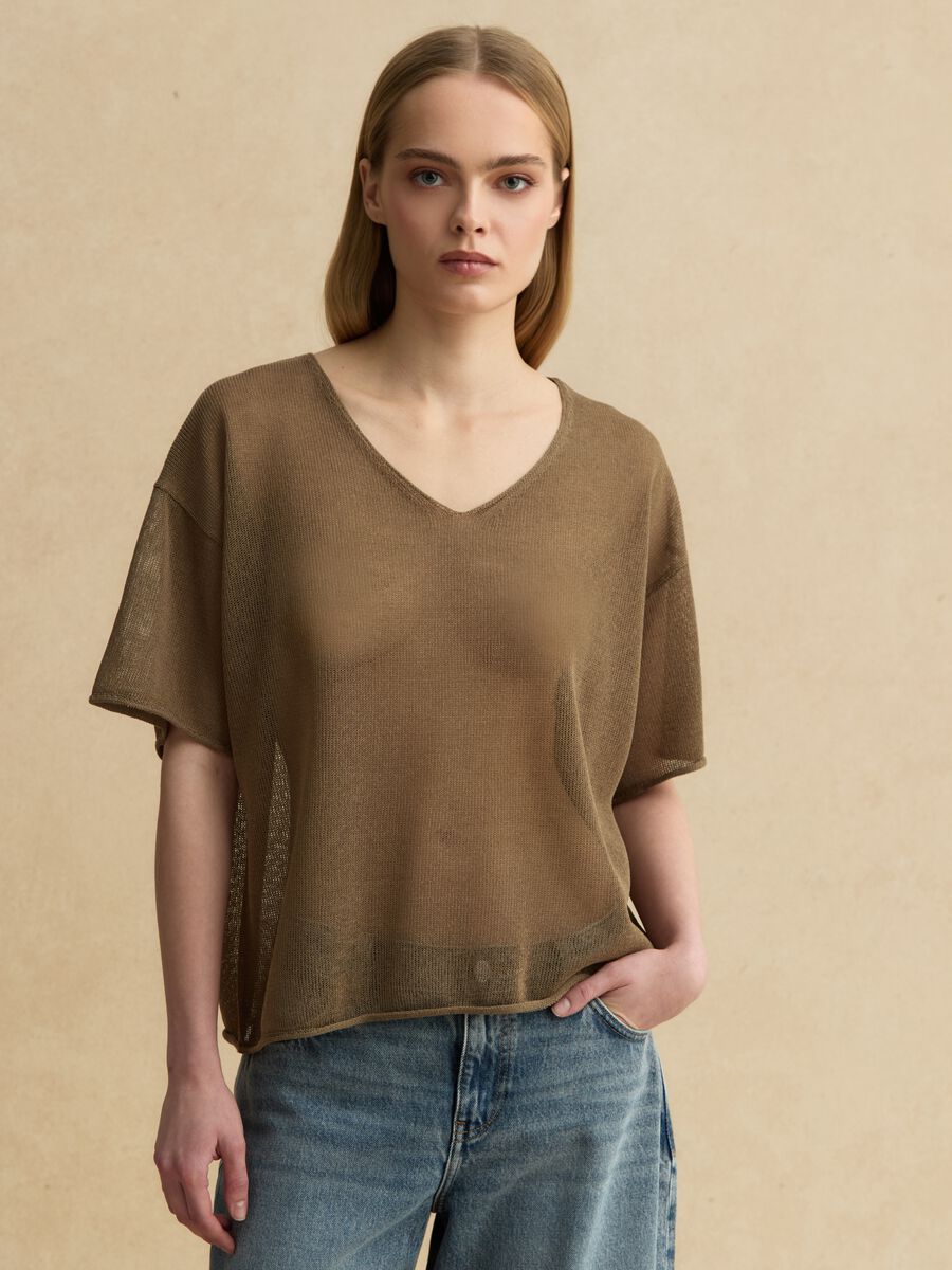 Brauner Oversize-Pullover aus Lyocell- und Leinenmischung mit V-Ausschnitt_1