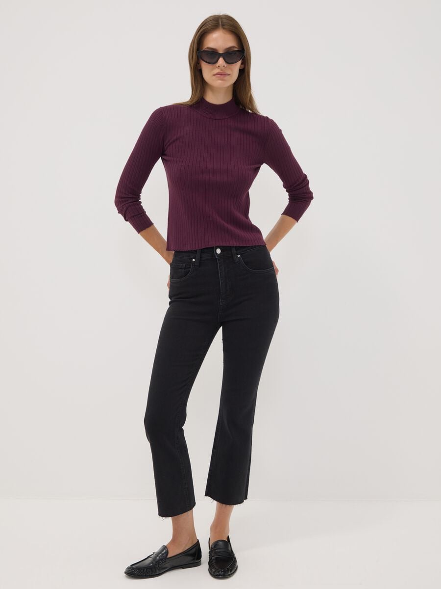 Violettes Rippstrick-Top aus Viskose-Mix mit Stehkragen_2