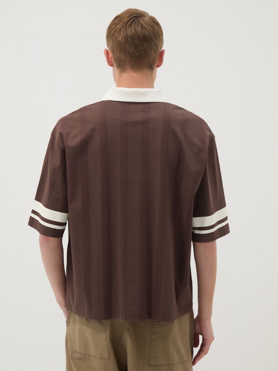 Polo marr&oacute;n de algod&oacute;n puro con cuello cl&aacute;sico_3