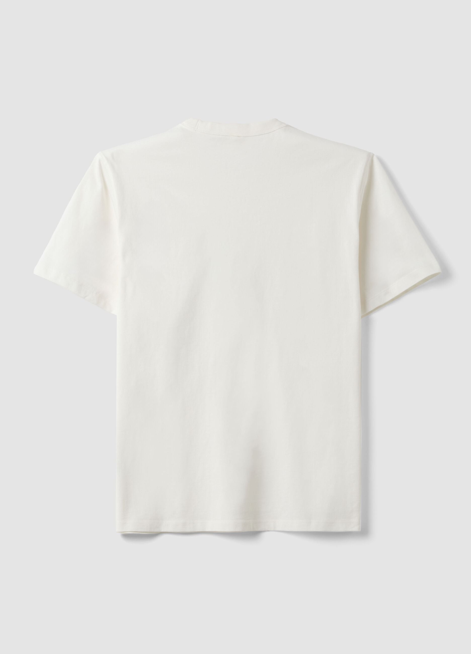 &Lambda;&epsilon;&upsilon;&kappa;ό T-shirt &alpha;&pi;ό 100% &beta;&alpha;&mu;&beta;ά&kappa;&iota; &mu;&epsilon; &sigma;&tau;&rho;&omicron;&gamma;&gamma;&upsilon;&lambda;ή &lambda;&alpha;&iota;&mu;ό&kappa;&omicron;&psi;&eta;, relaxed &epsilon;&phi;&alpha;&rho;&mu;&omicron;&gamma;ή