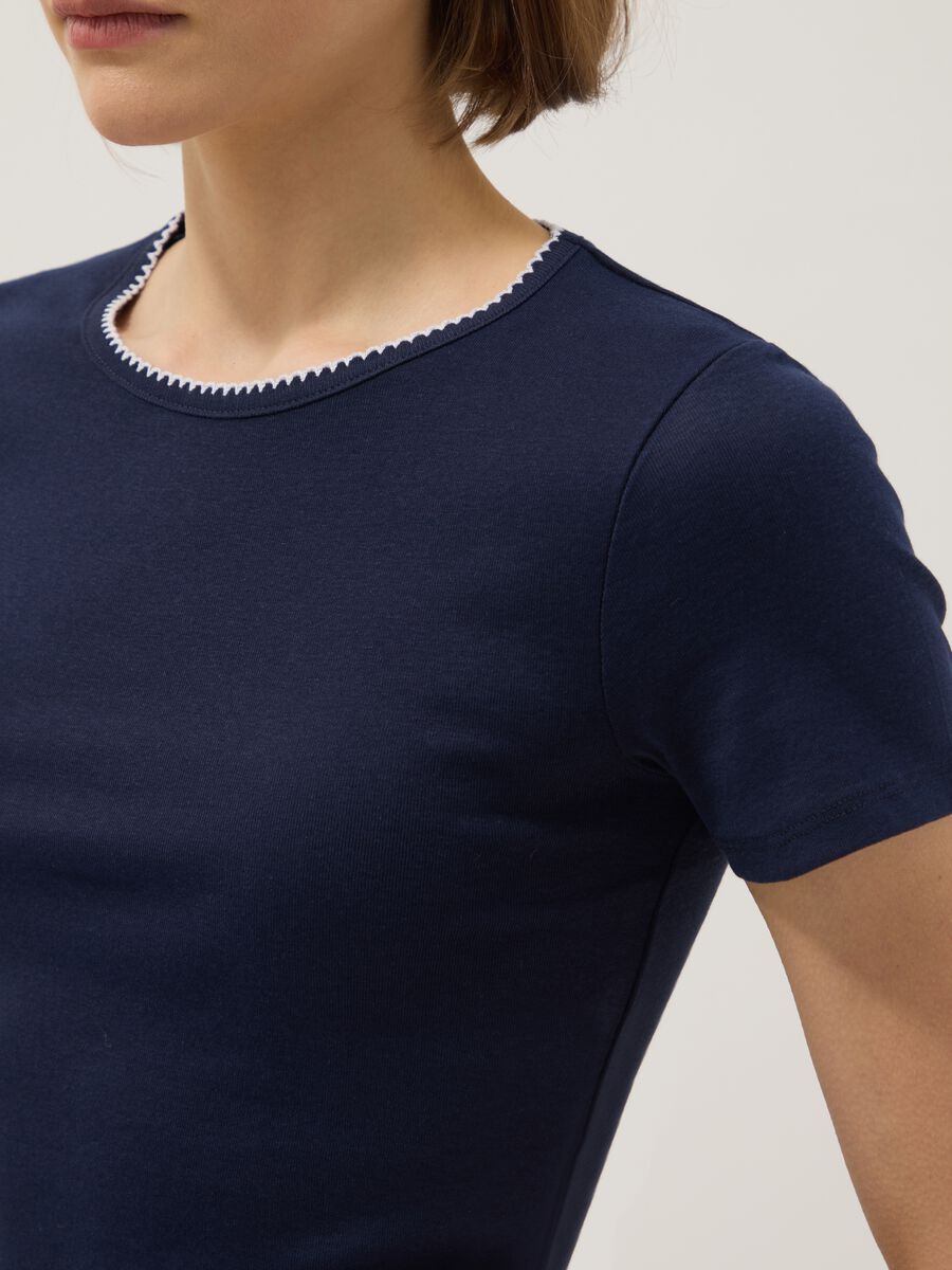 Blue pure cotton regular fit T-shirt with contrast stitching_3