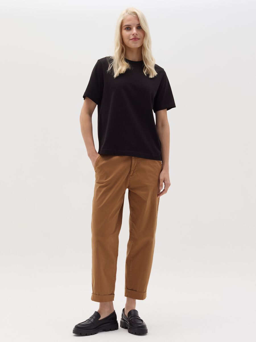 Chino pants with turned-up hems_0