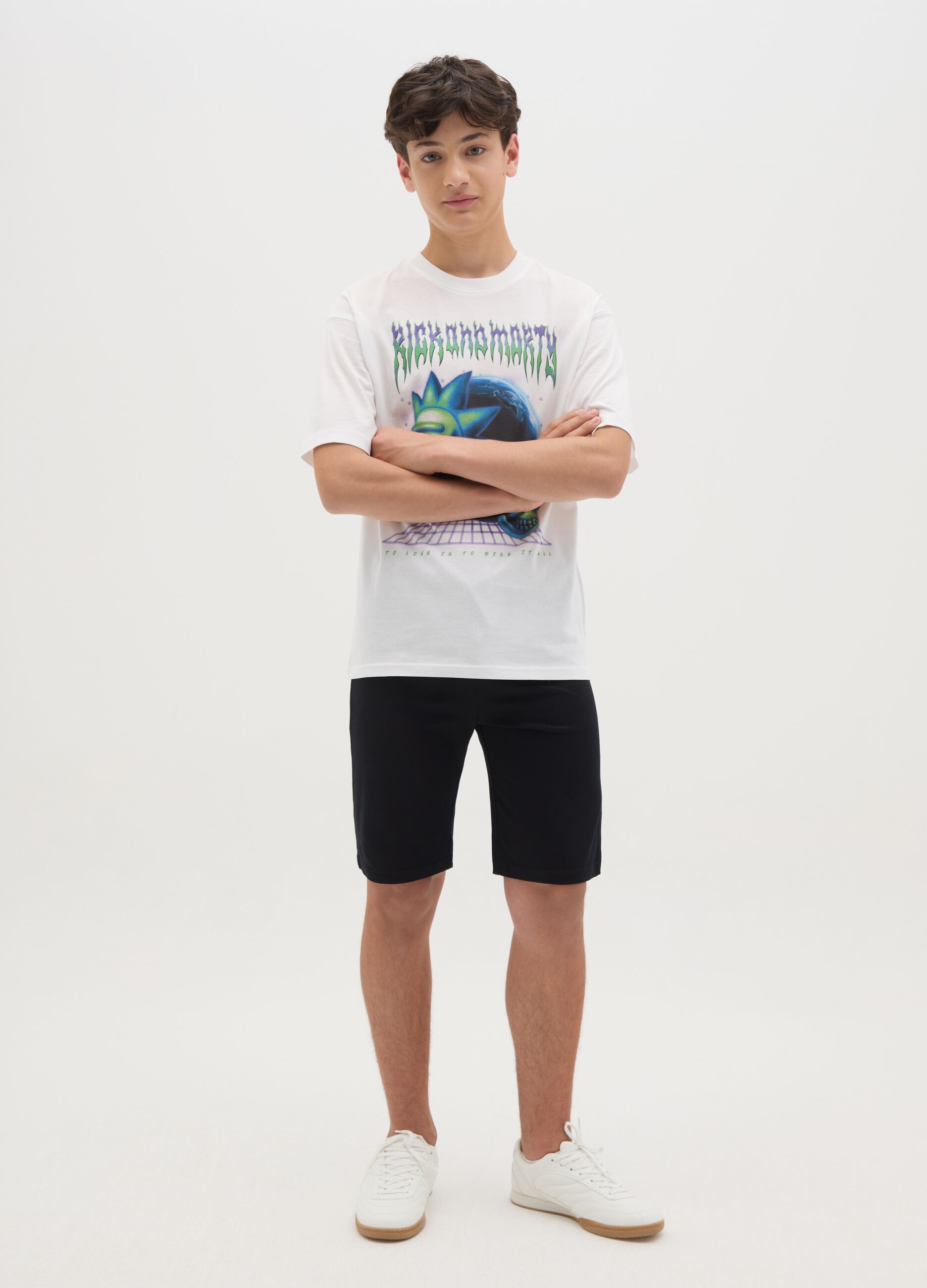 Boys&rsquo; black Bermuda shorts in 100% cotton with regular fit