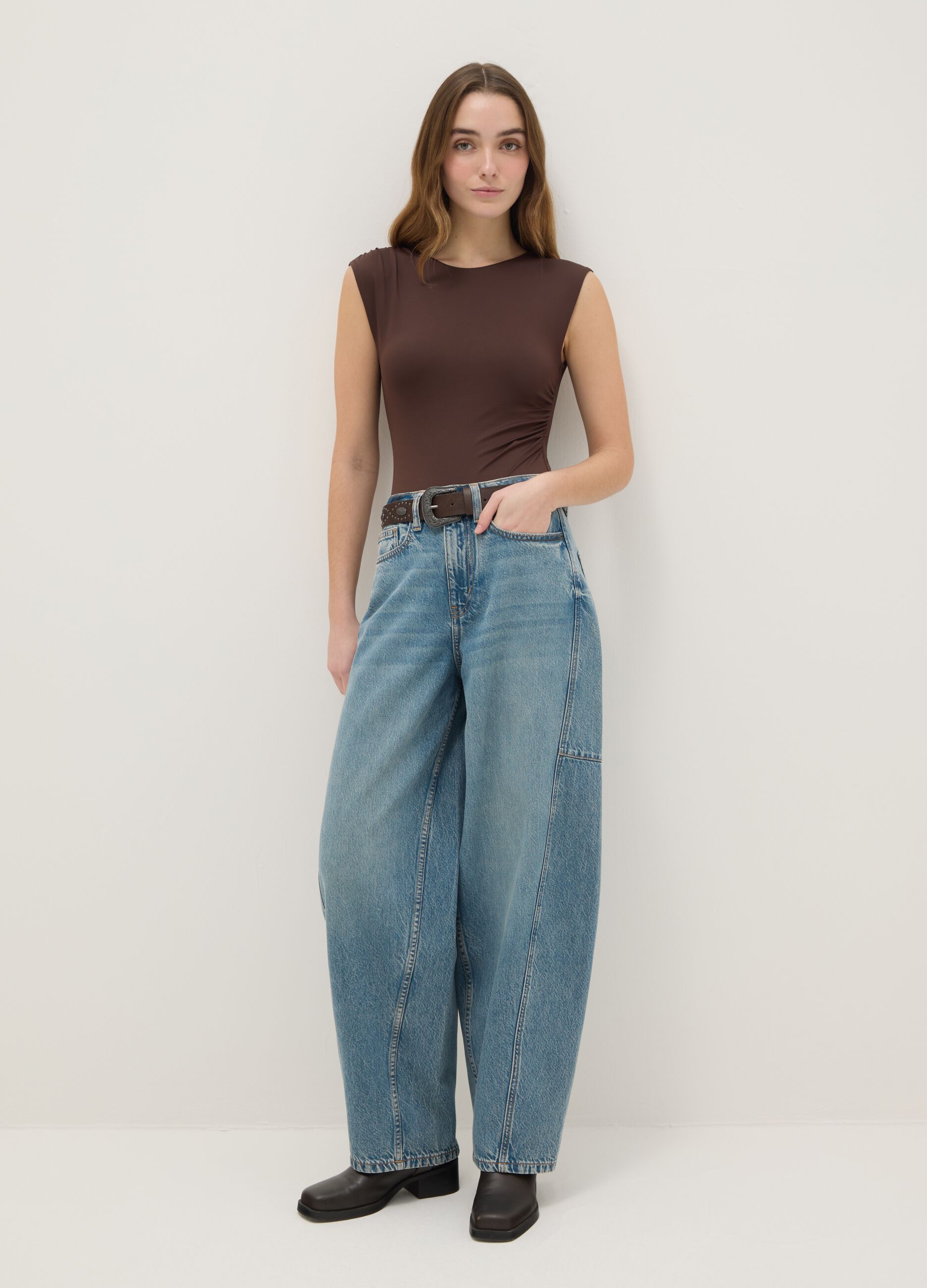 Jeans skater azul em algod&atilde;o puro corte regular