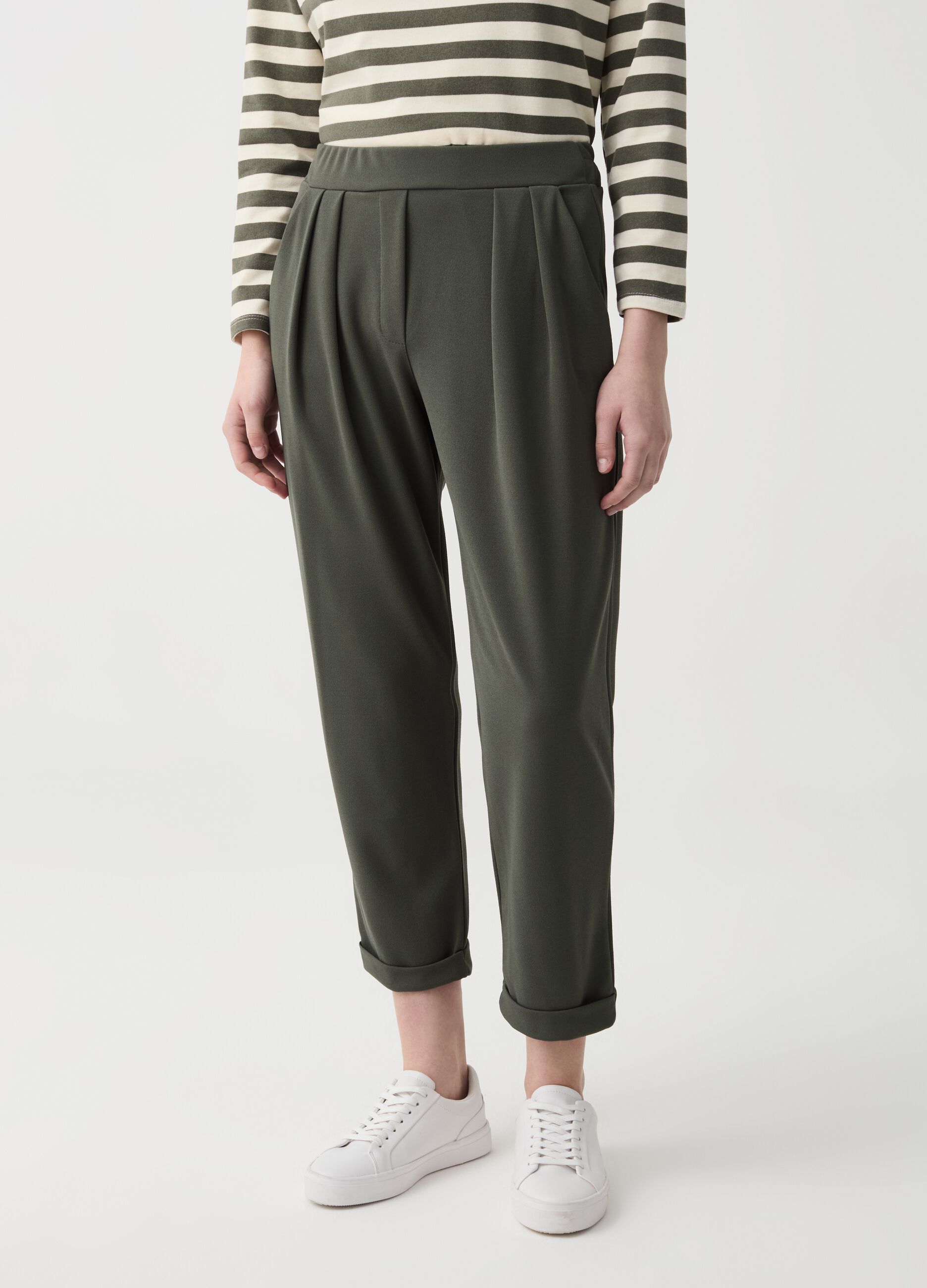 Cropped joggers with darts and turn-ups