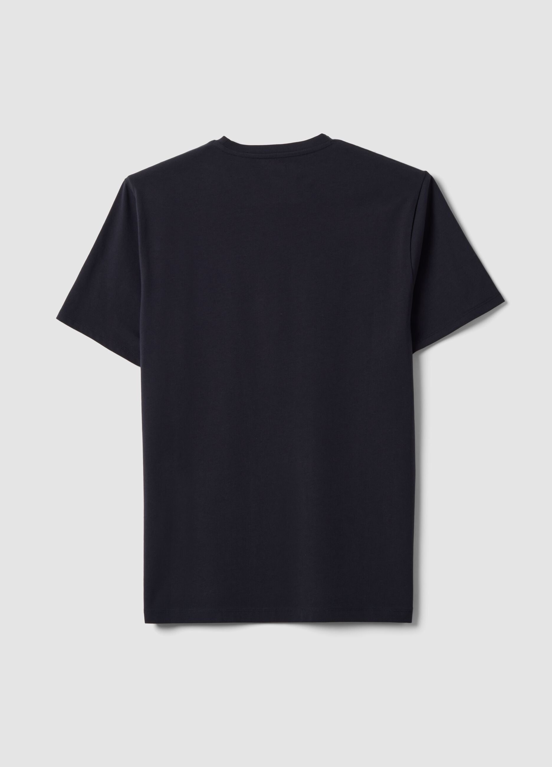 &Mu;&alpha;ύ&rho;&omicron; &alpha;&nu;&delta;&rho;&iota;&kappa;ό T-shirt &alpha;&pi;ό &omicron;&rho;&gamma;&alpha;&nu;&iota;&kappa;ό &beta;&alpha;&mu;&beta;ά&kappa;&iota;, &kappa;&omicron;&nu;&tau;ό &mu;&alpha;&nu;ί&kappa;&iota;, slim fit