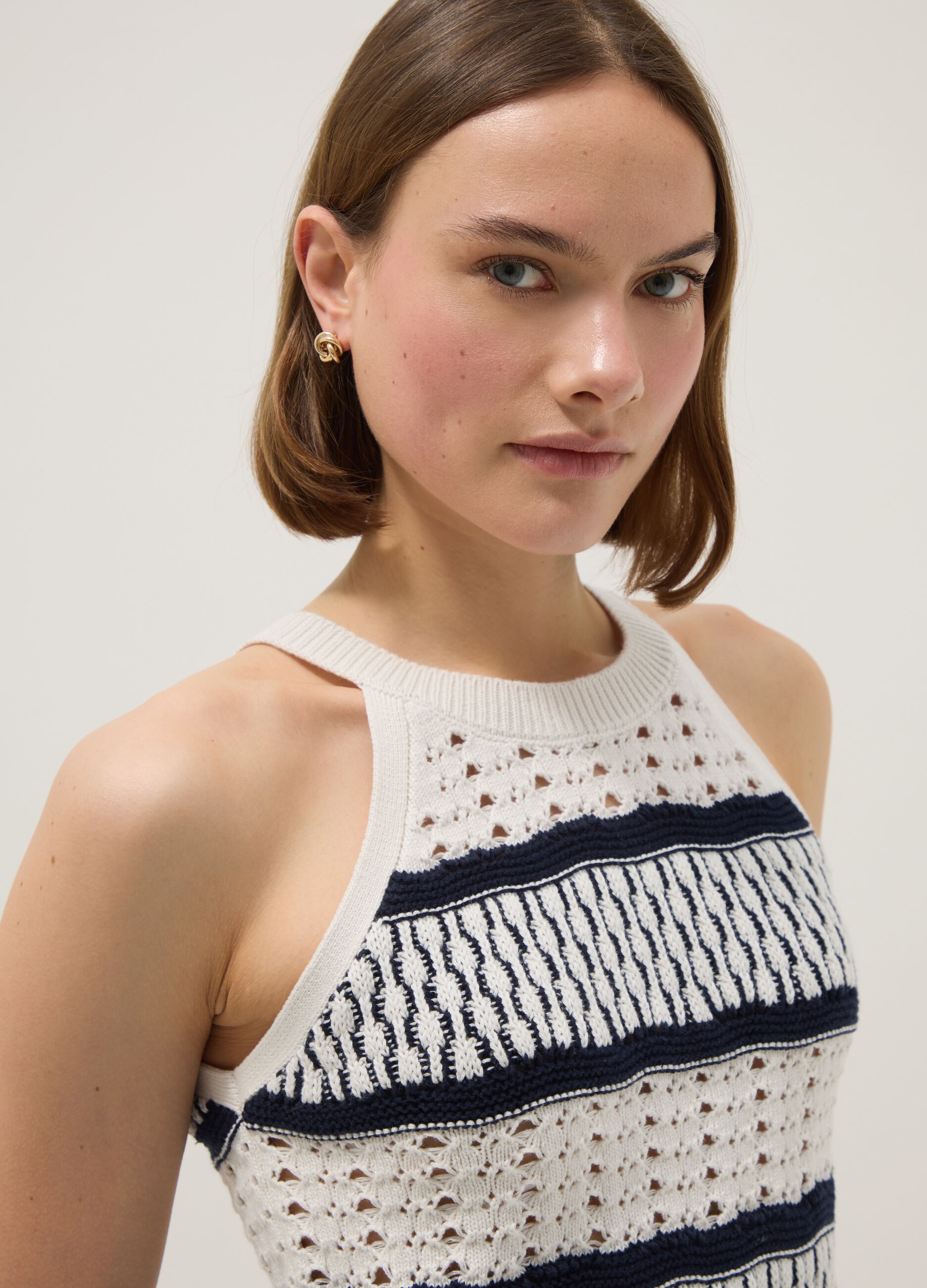 &Sigma;&tau;&epsilon;&nu;ό &gamma;&iota;&lambda;έ&kappa;&omicron; &alpha;&pi;ό &kappa;&alpha;&theta;&alpha;&rho;ό &beta;&alpha;&mu;&beta;ά&kappa;&iota; &mu;&epsilon; &pi;&omicron;&lambda;ύ&chi;&rho;&omega;&mu;&epsilon;&sigmaf; &rho;ί&gamma;&epsilon;&sigmaf; &kappa;&alpha;&iota; &upsilon;&phi;ή &pi;&lambda;έ&gamma;&mu;&alpha;&tau;&omicron;&sigmaf;