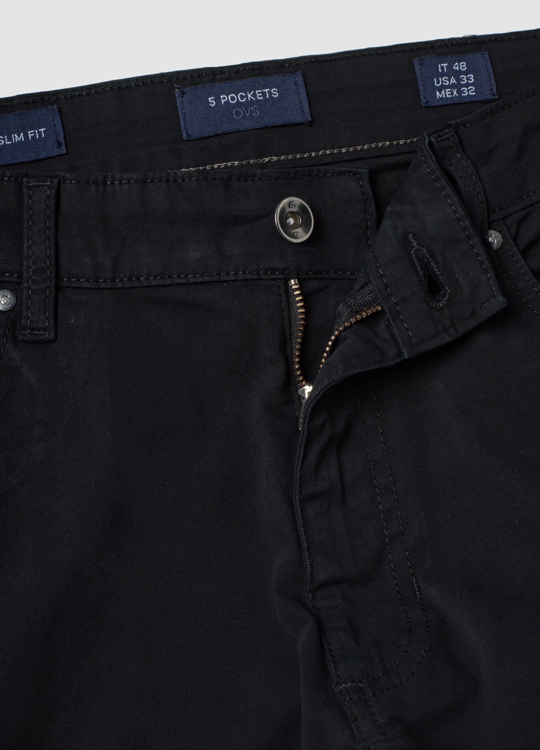 Schwarze Slim-Fit-Hose aus Stretch-Baumwolle mit f&uuml;nf Taschen