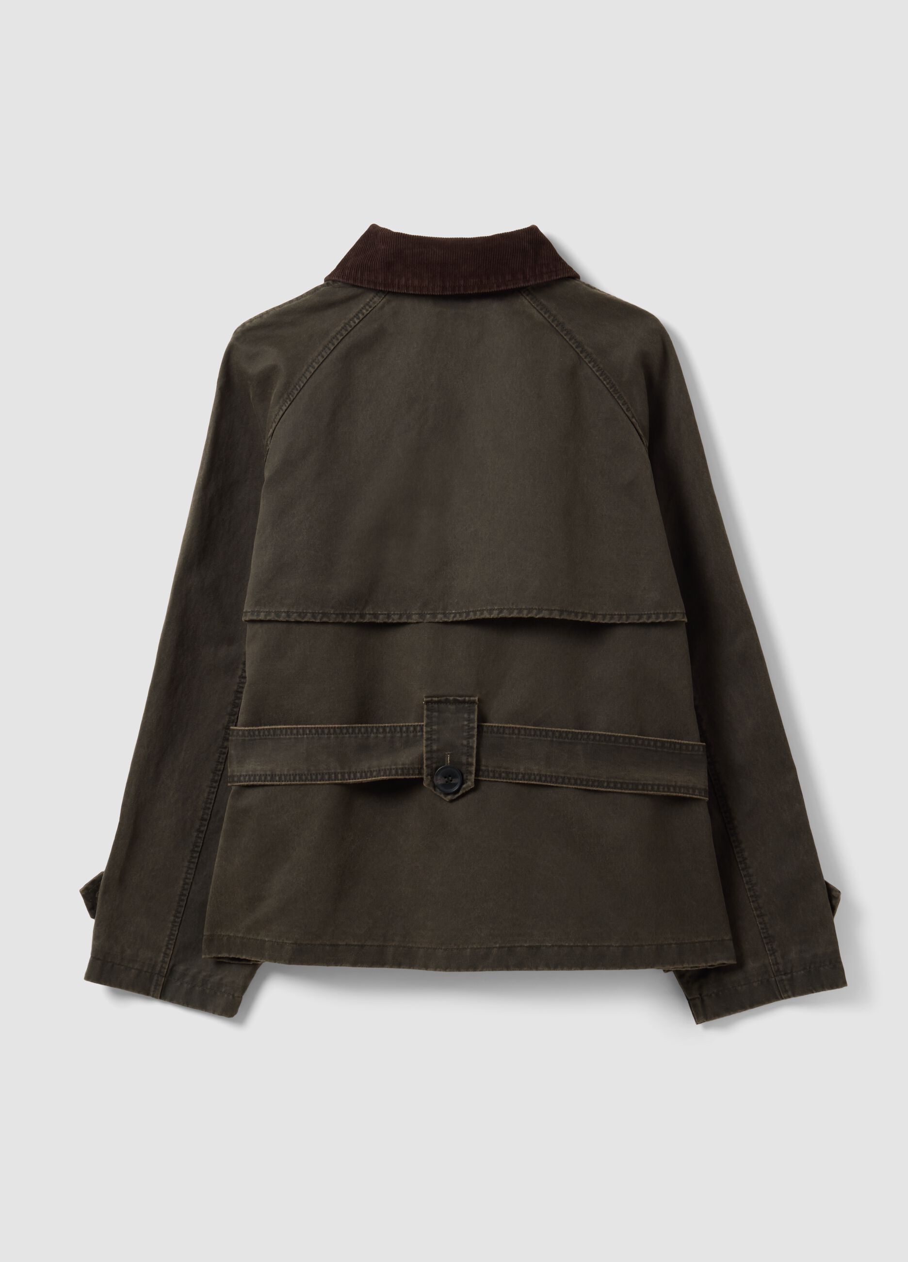 Gr&uuml;ner Trenchcoat aus Baumwollmischung mit Kontrastkragen, Regular Fit