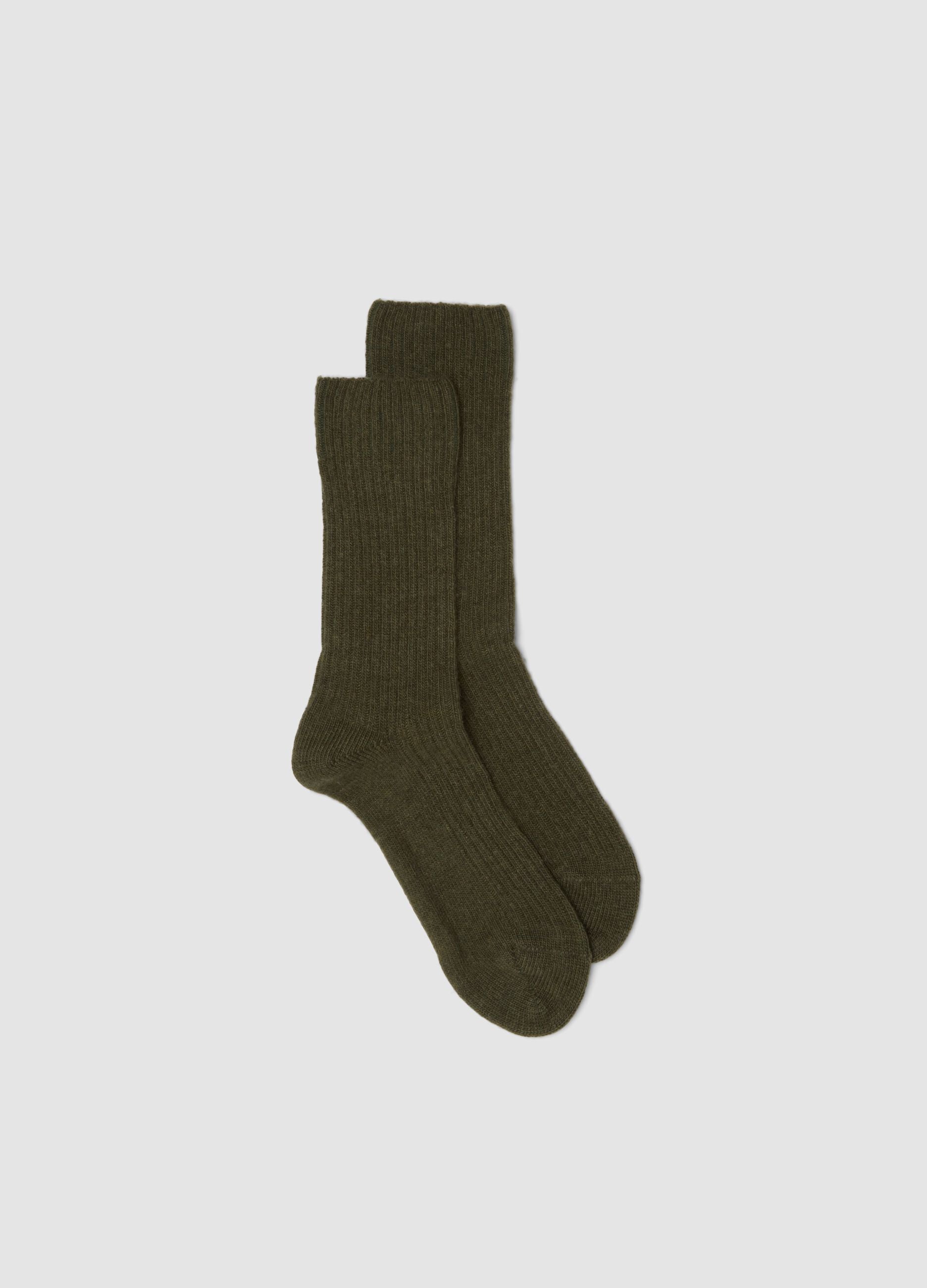 Green ribbed socks in wool, viscose and stretch cashmere