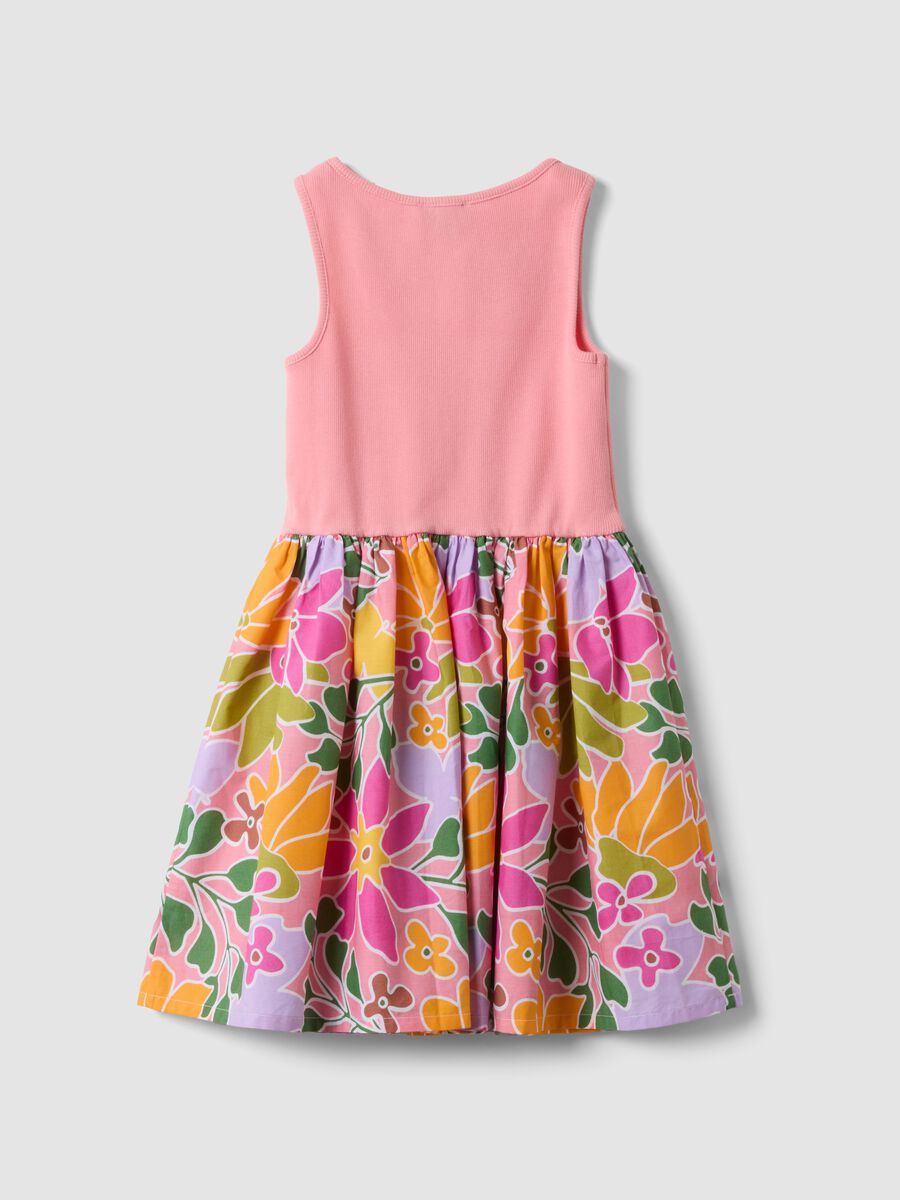 Vestido rosa em algod&atilde;o el&aacute;stico com saia de padr&atilde;o floral_1