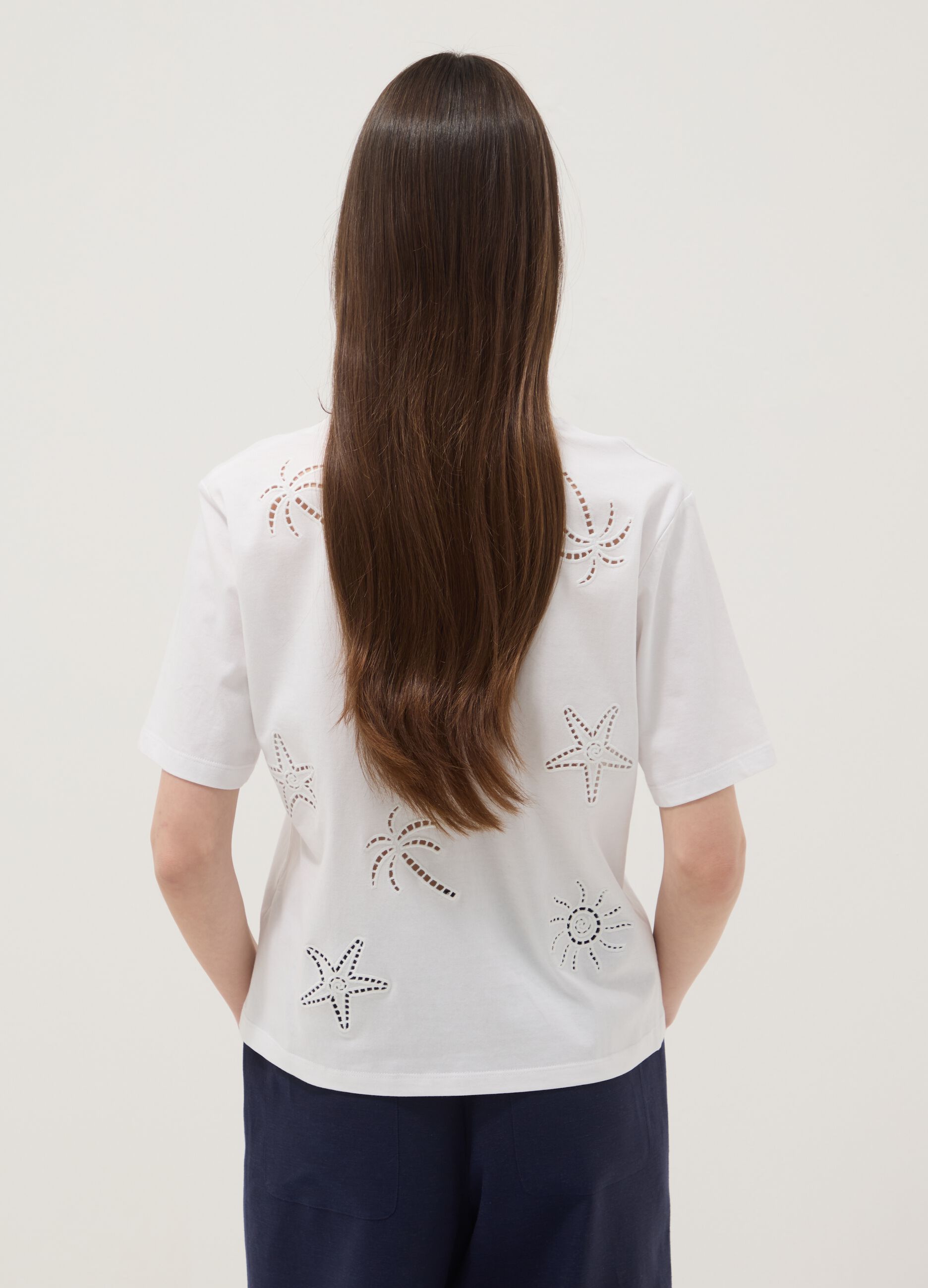 Wei&szlig;es T-Shirt aus reiner Baumwolle mit Lochstickerei, Regular Fit